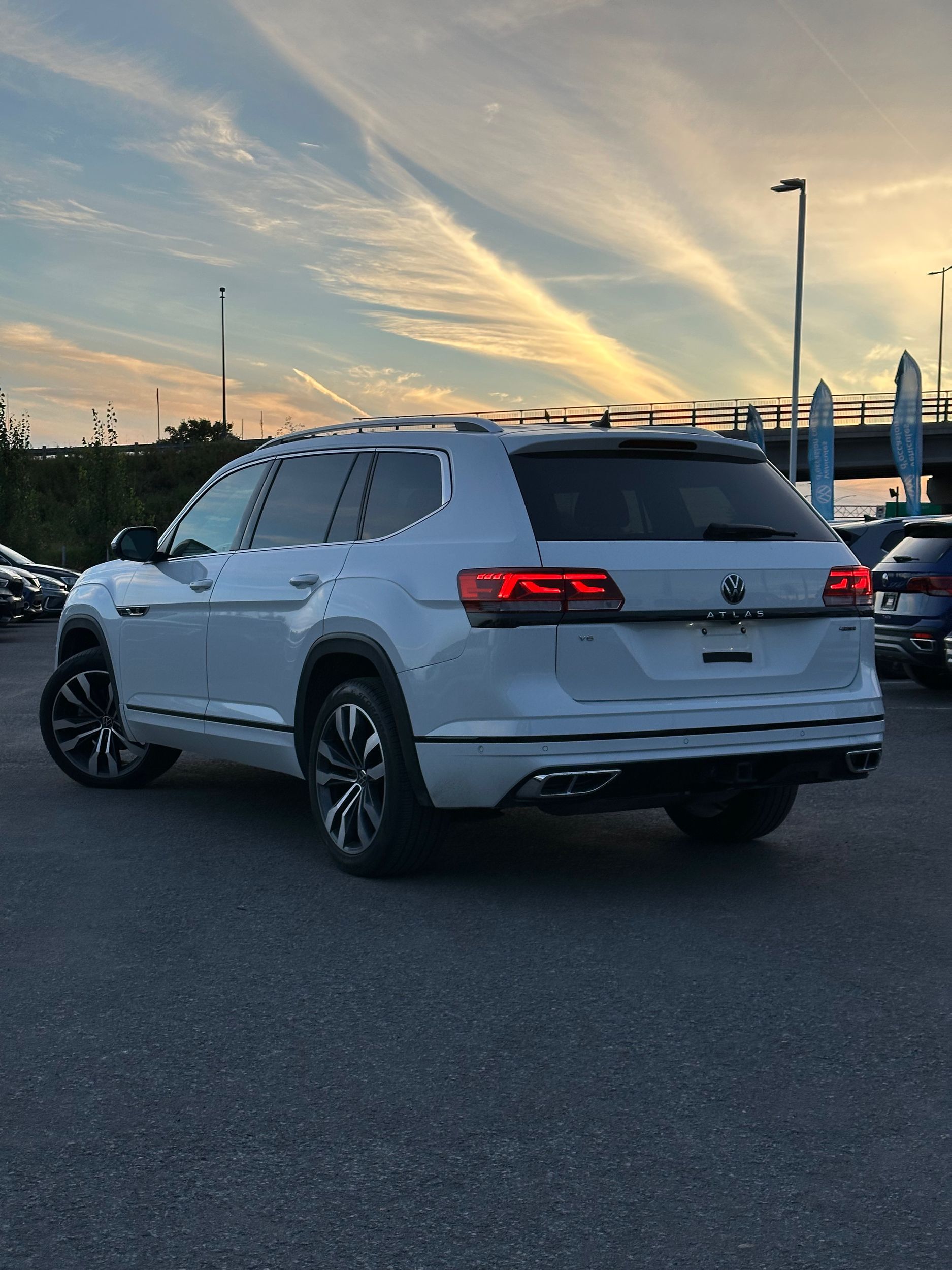 Photo 2023 Volkswagen Atlas Execline #4