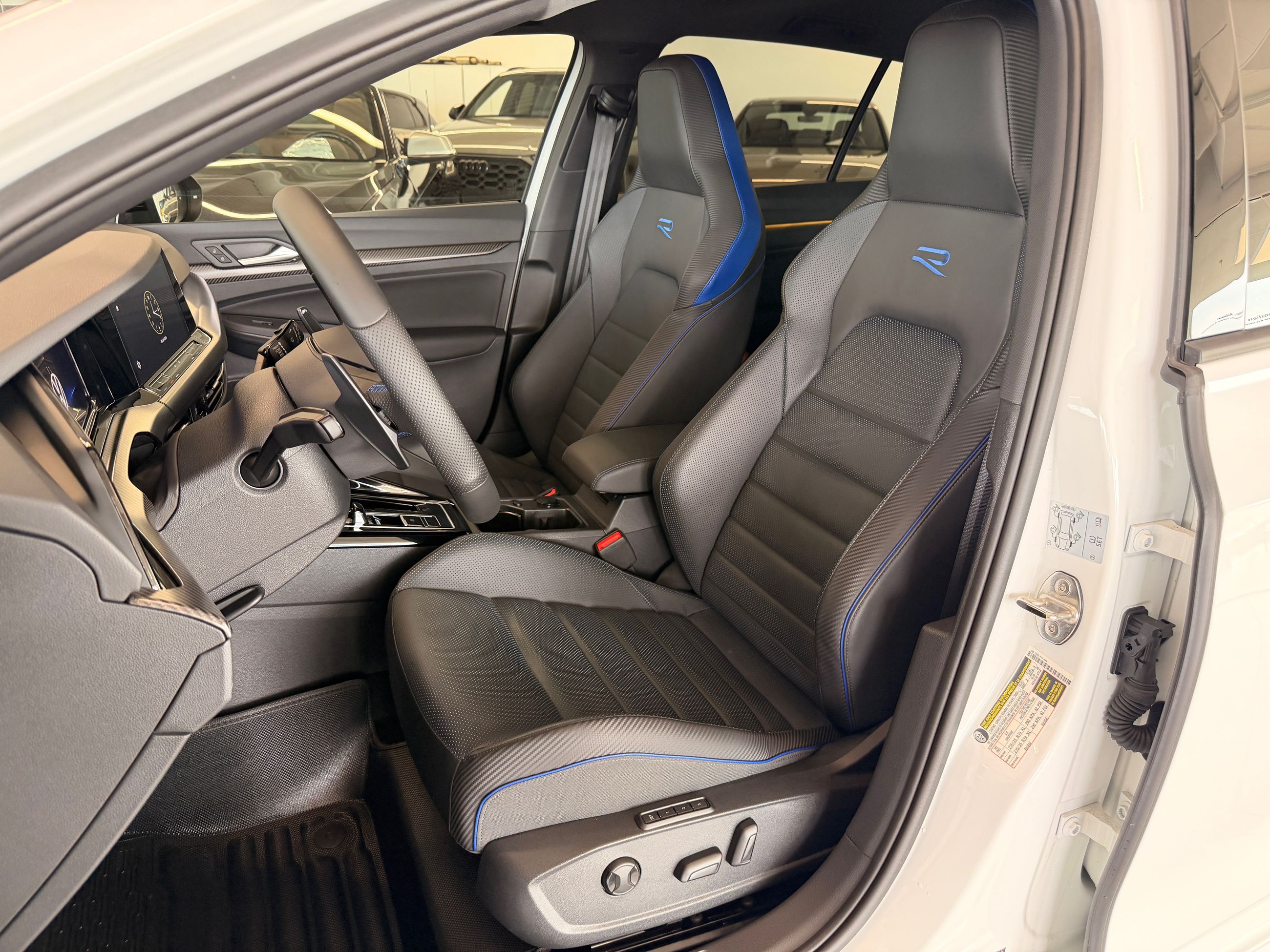 Photo Volkswagen Golf R dsg 2024 #8