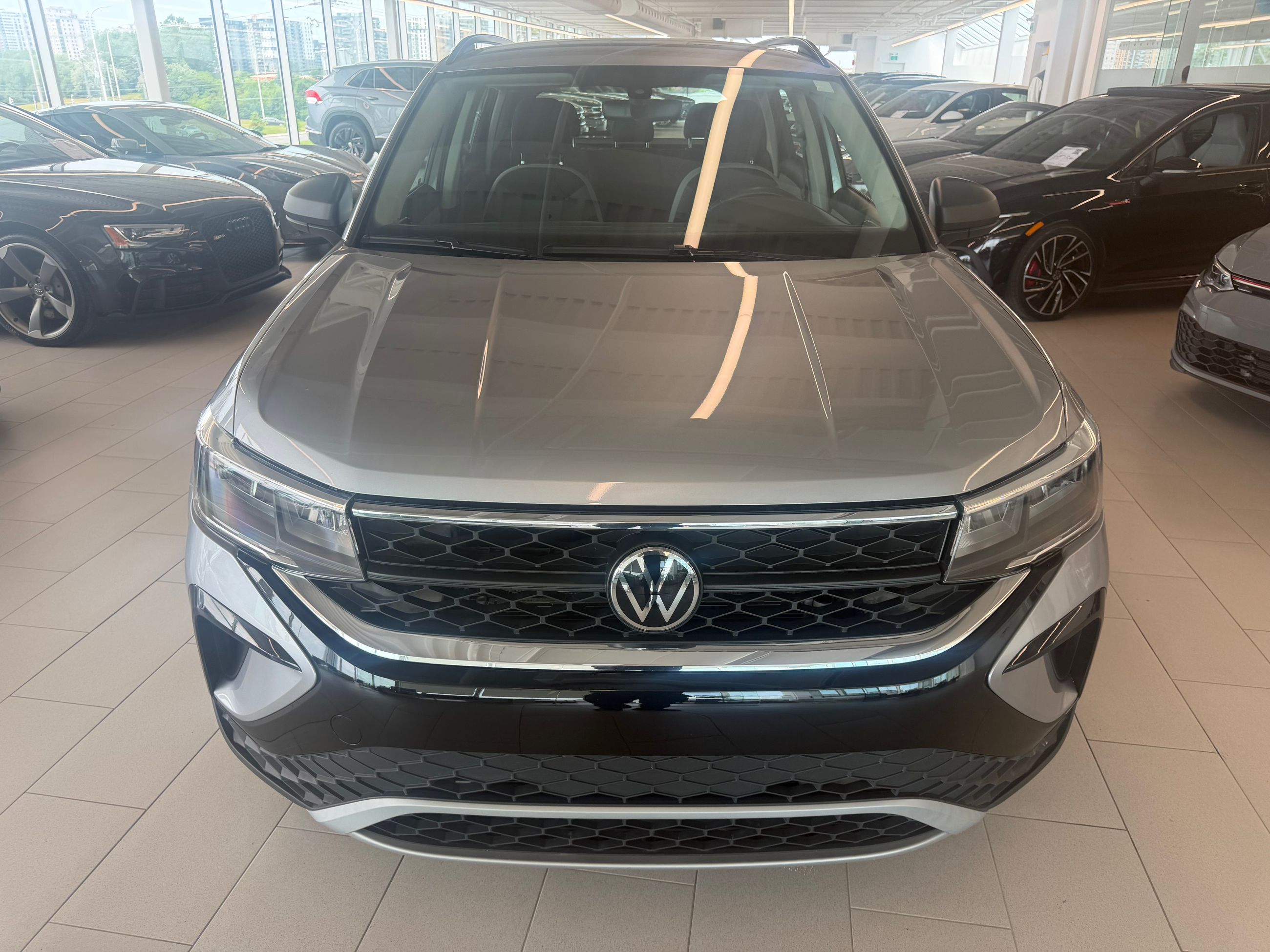 Photo 2023 Volkswagen Taos Trendline #2