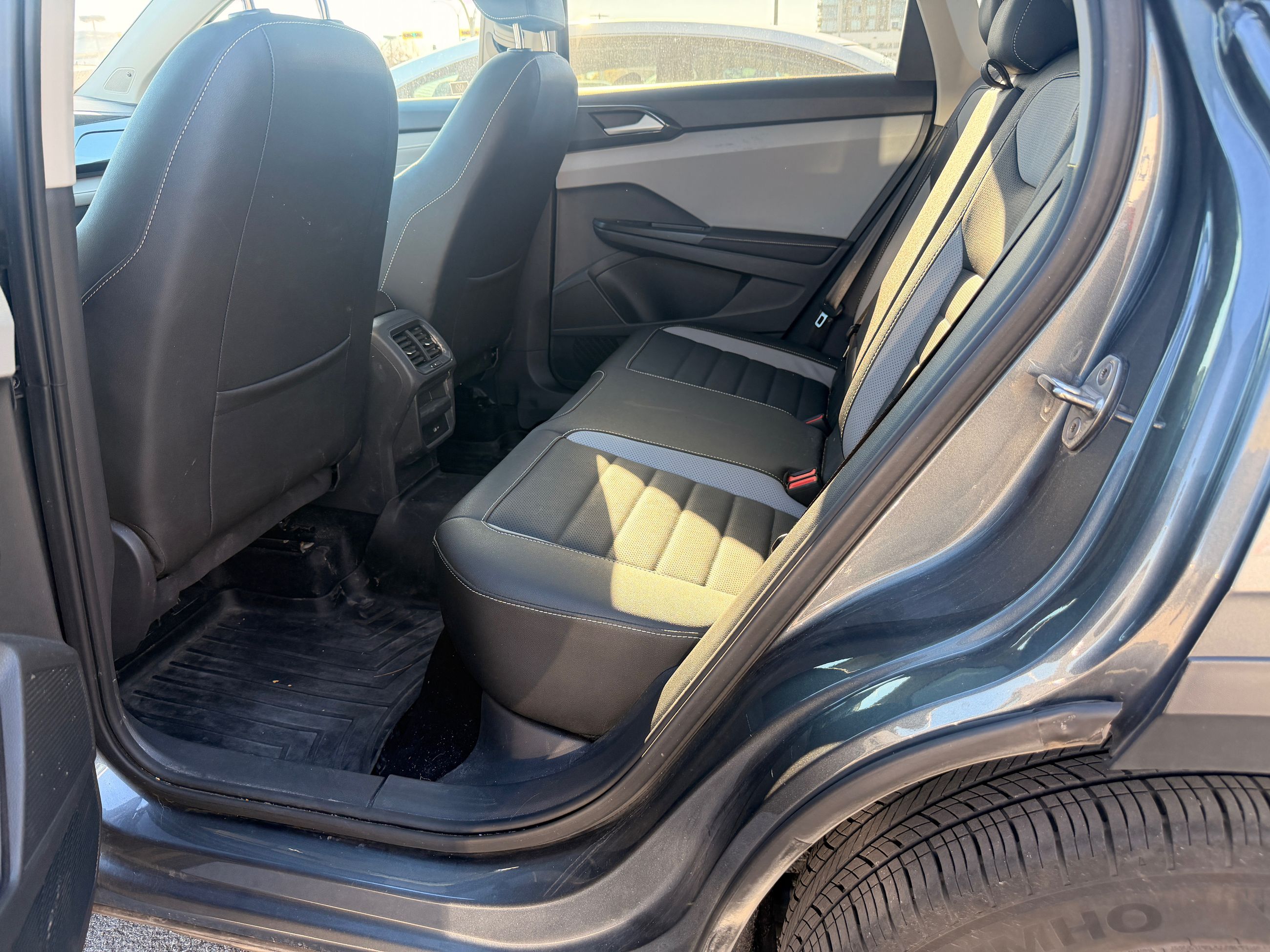 Photo 2024 Volkswagen Taos Highline #7