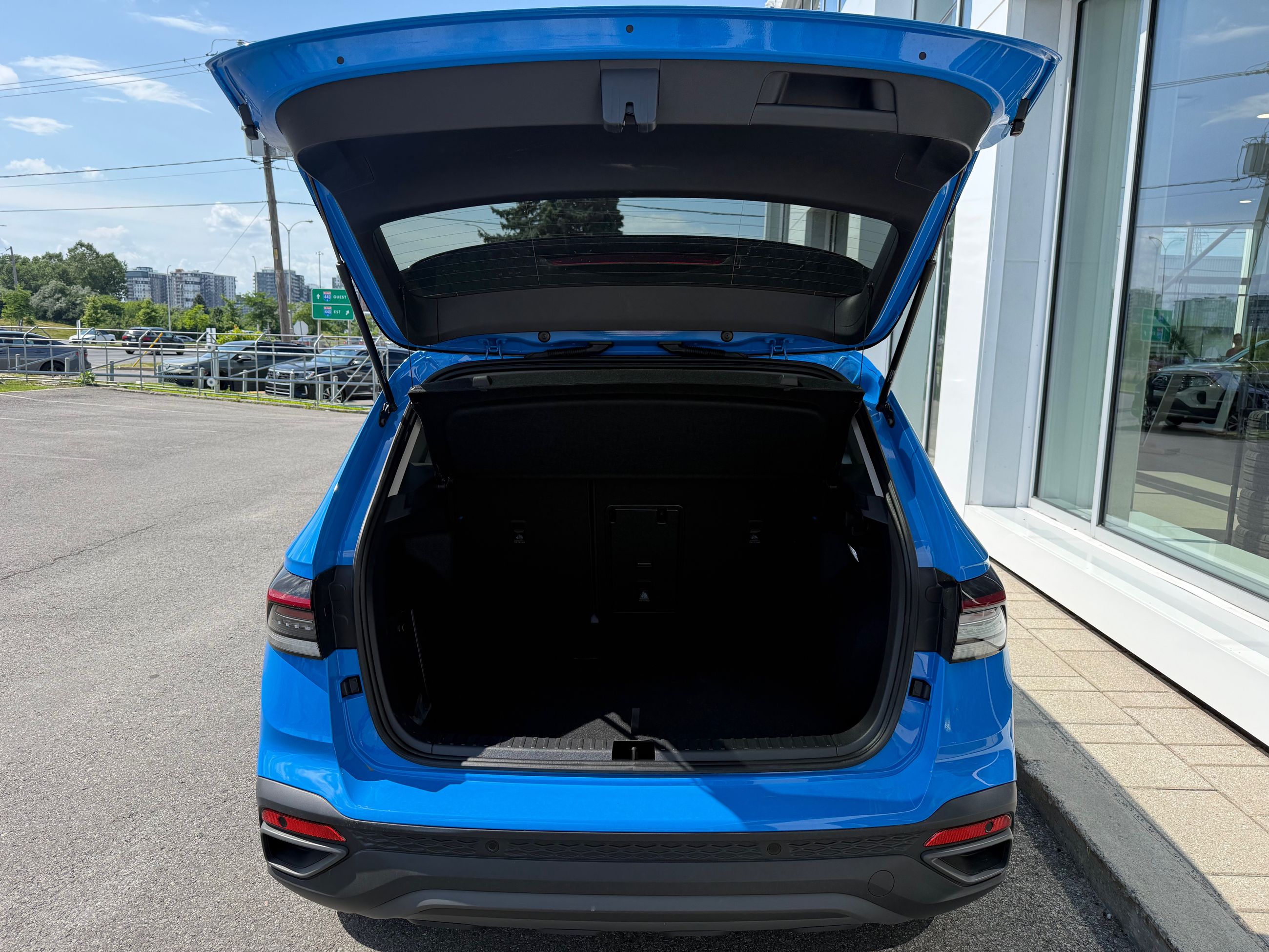 Photo 2026 Volkswagen Taos Comfortline Black Edition 4MOTION #5