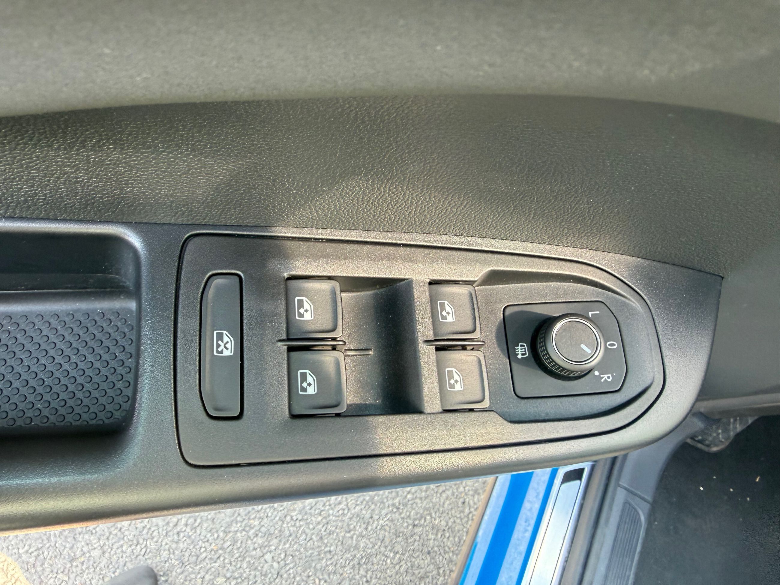 Photo 2026 Volkswagen Taos Comfortline Black Edition 4MOTION #8