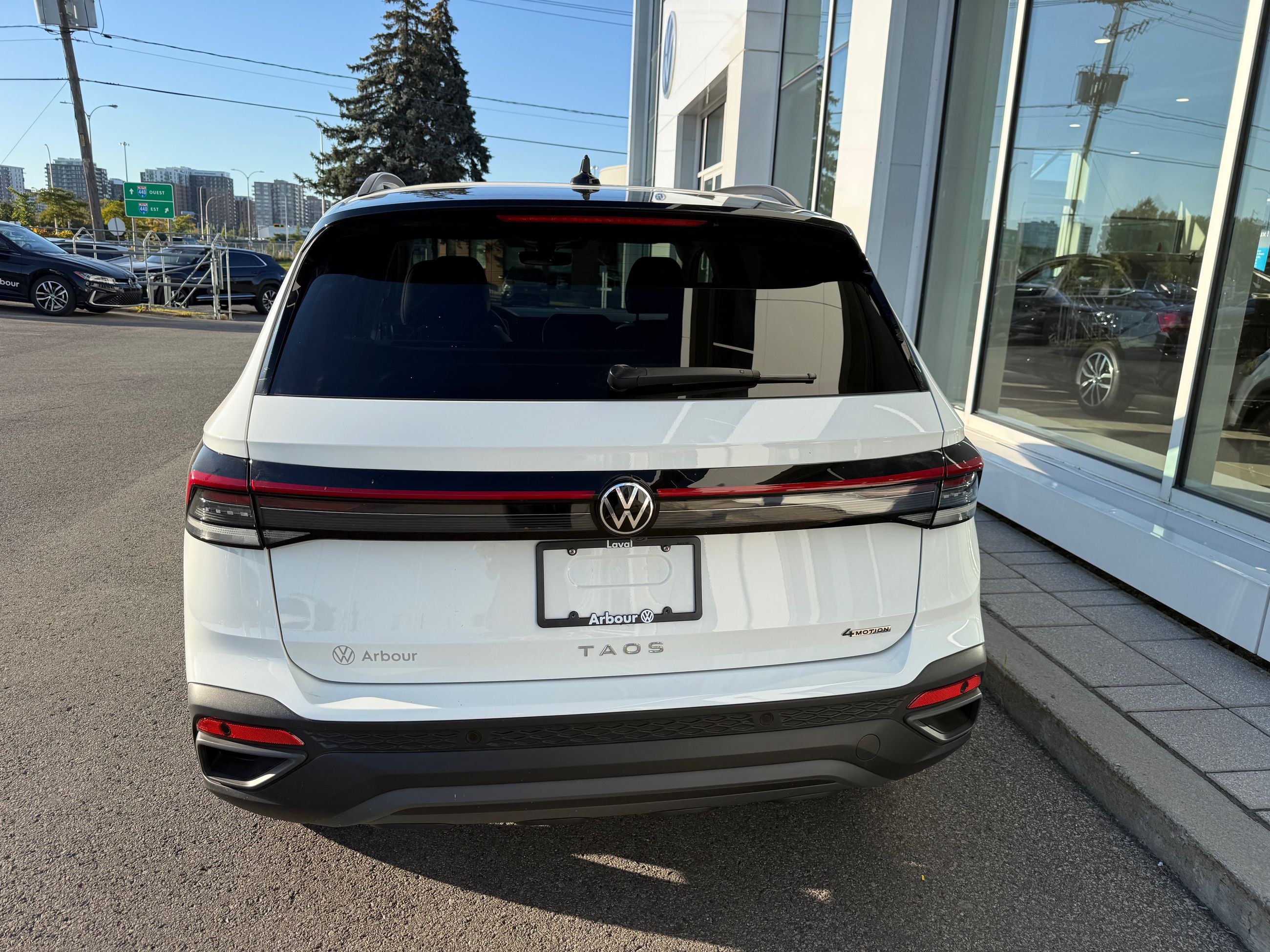 Photo Volkswagen Taos Comfortline Black Edition 4MOTION 2026 #4