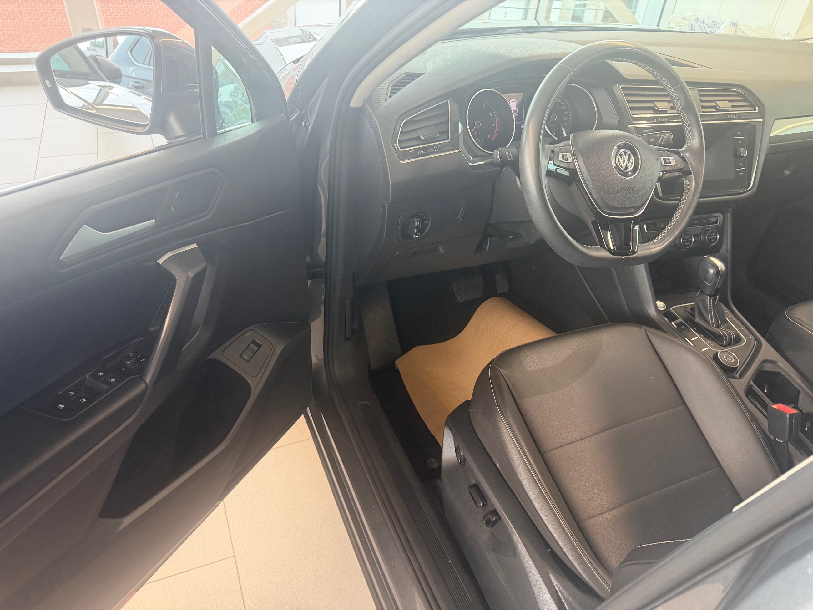 Photo 2021 Volkswagen Tiguan Comfortline #7