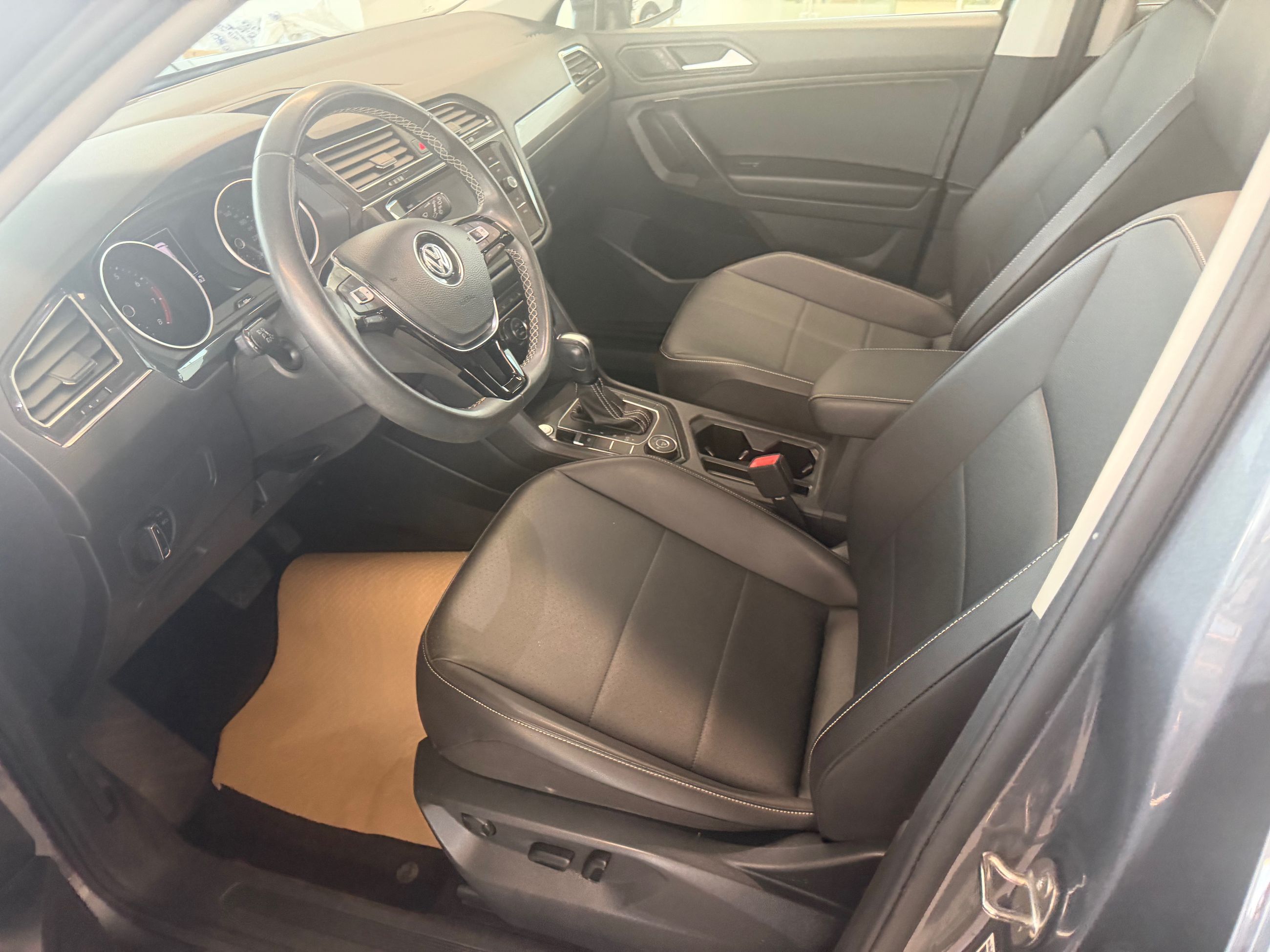 Photo 2021 Volkswagen Tiguan Comfortline #8