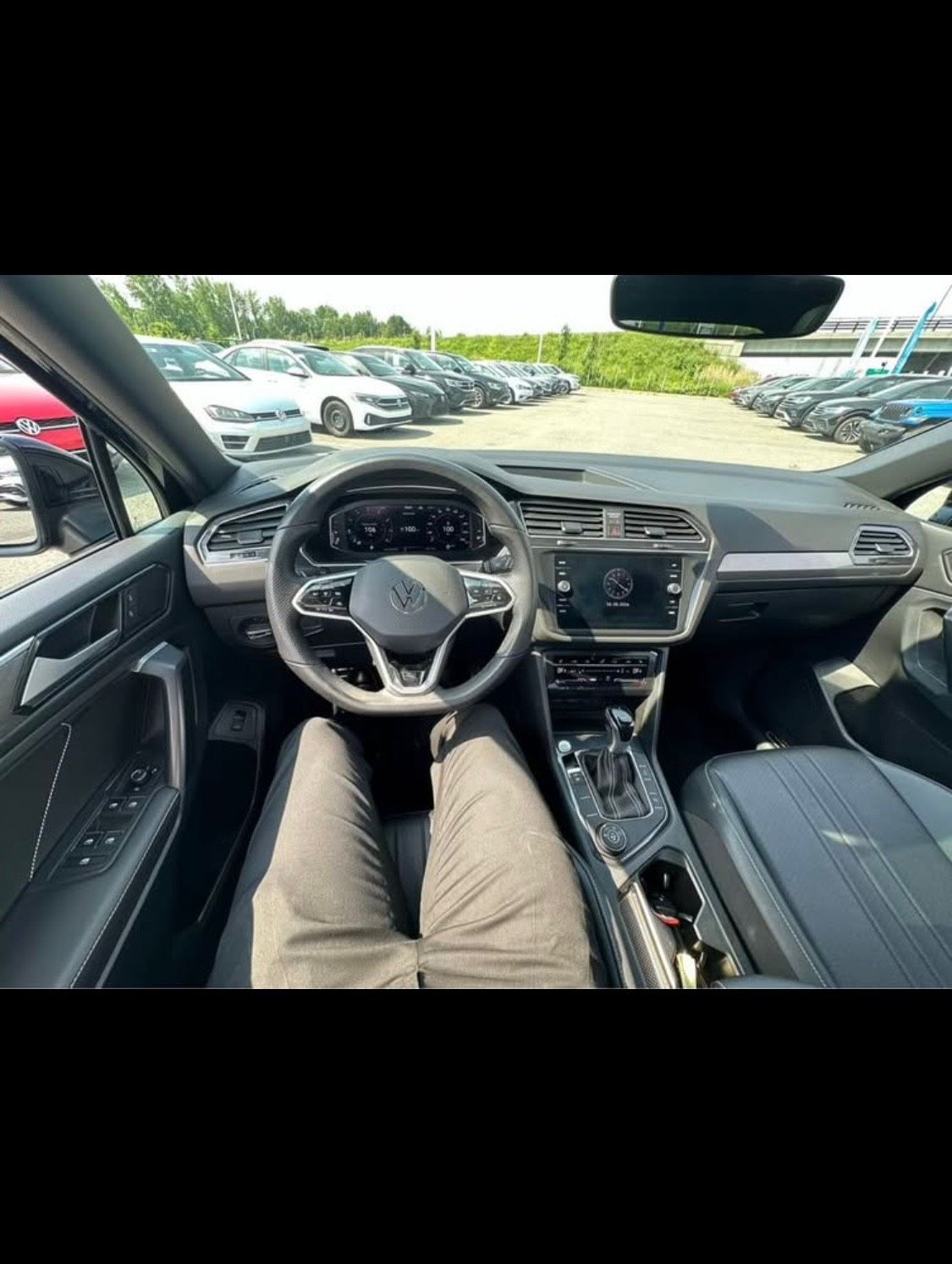 Photo 2022 Volkswagen Tiguan Comfortline R-Line Black Edition #7