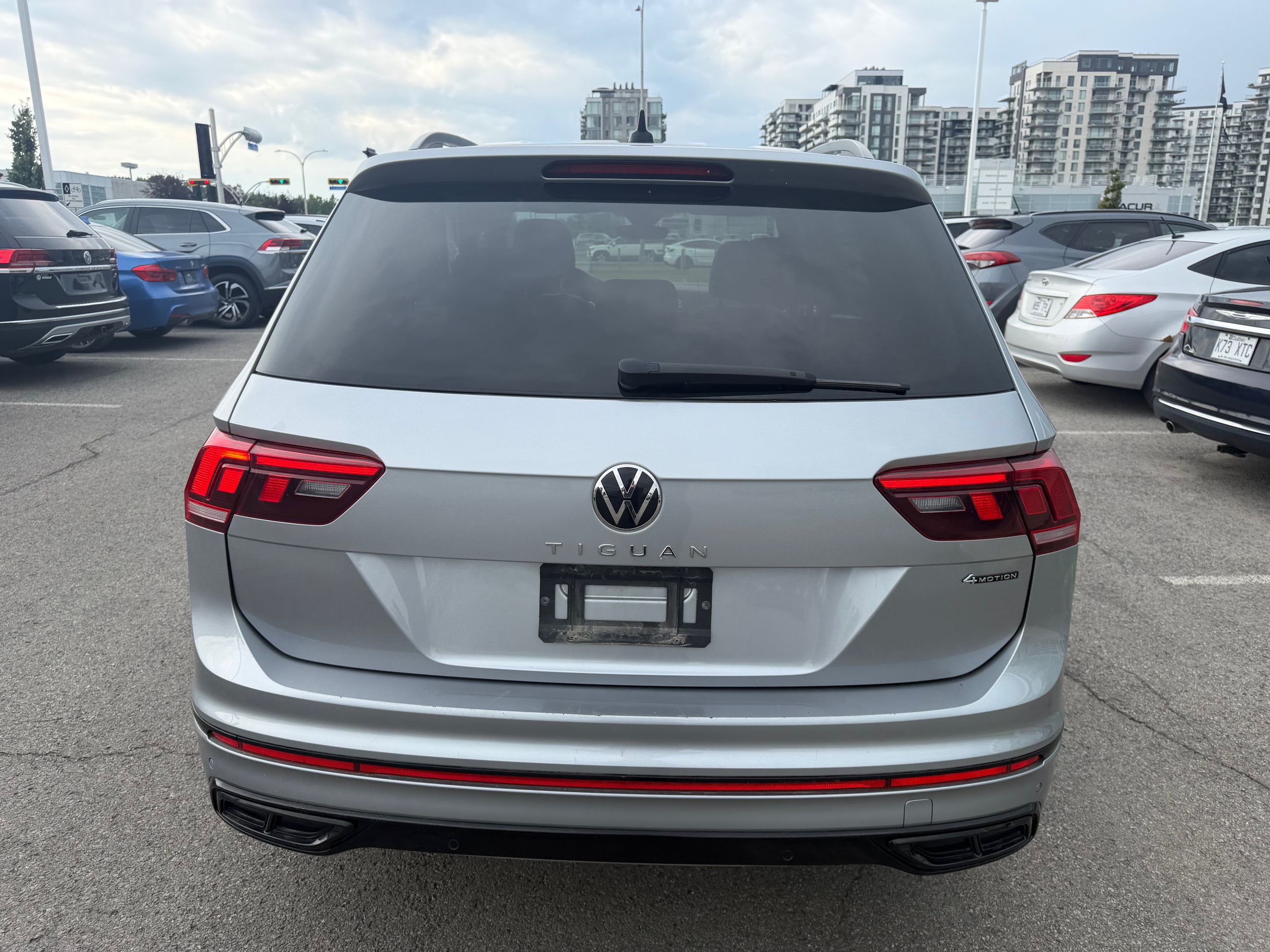 Photo Volkswagen Tiguan Comfortline R-Line Black Edition 2022 #6