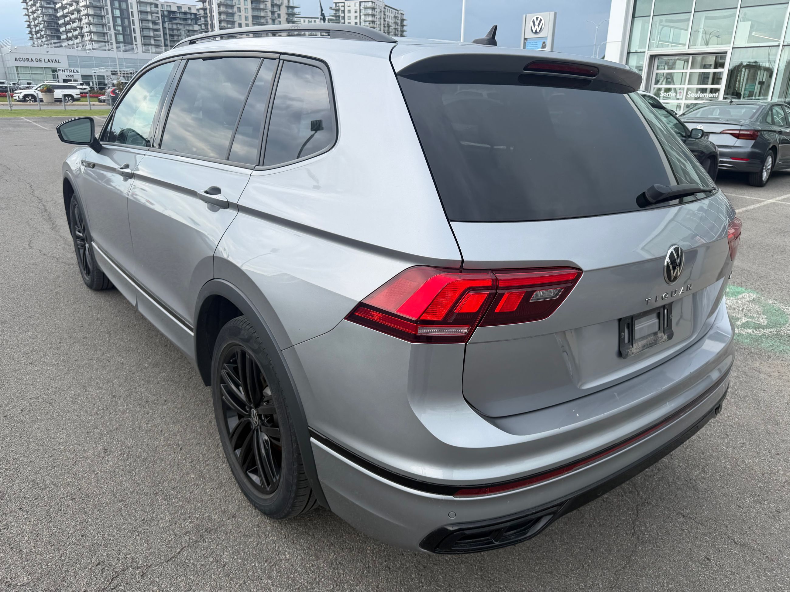 Photo Volkswagen Tiguan Comfortline R-Line Black Edition 2022 #5
