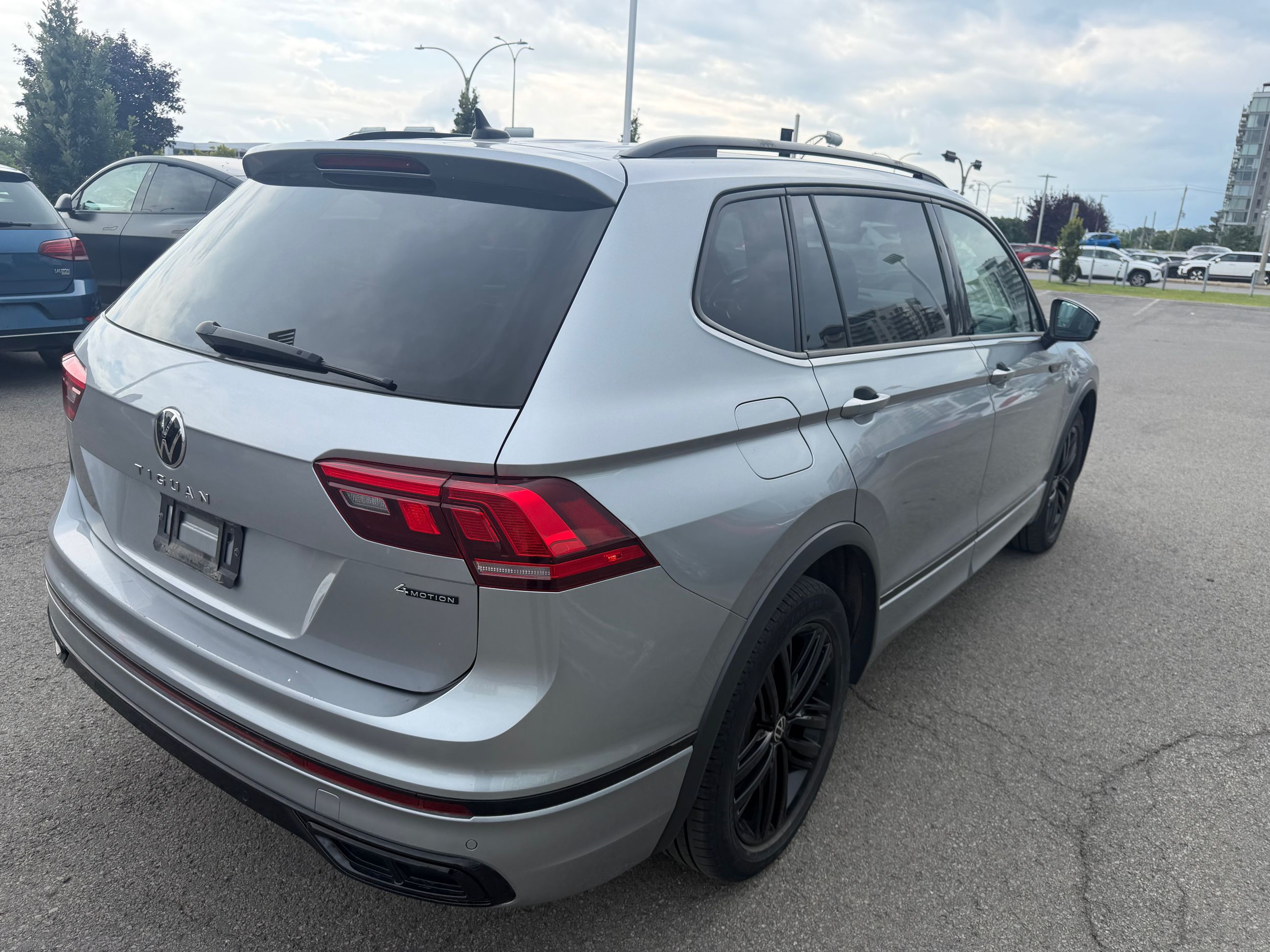 Photo Volkswagen Tiguan Comfortline R-Line Black Edition 2022 #7