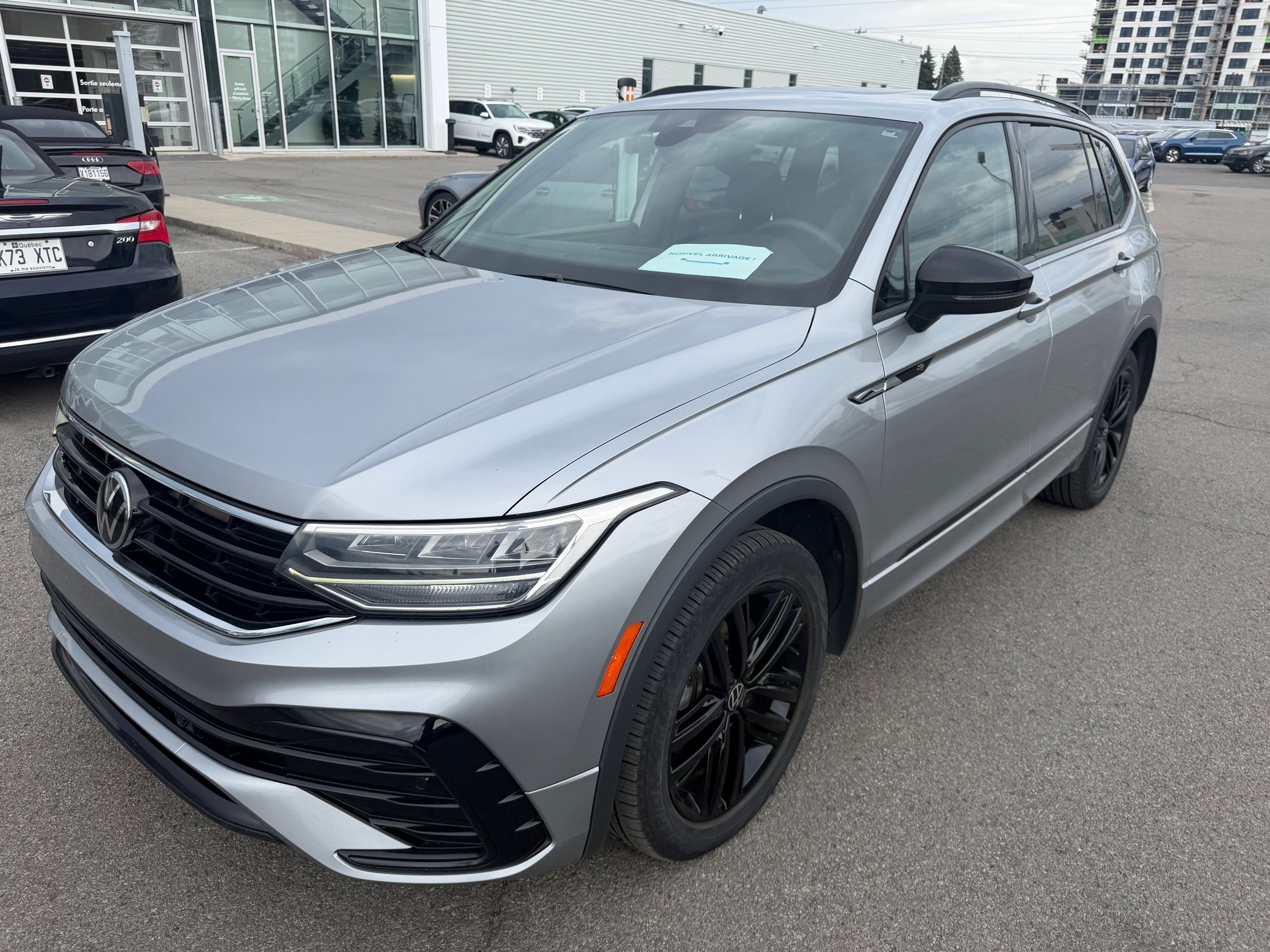 Photo Volkswagen Tiguan Comfortline R-Line Black Edition 2022 #4