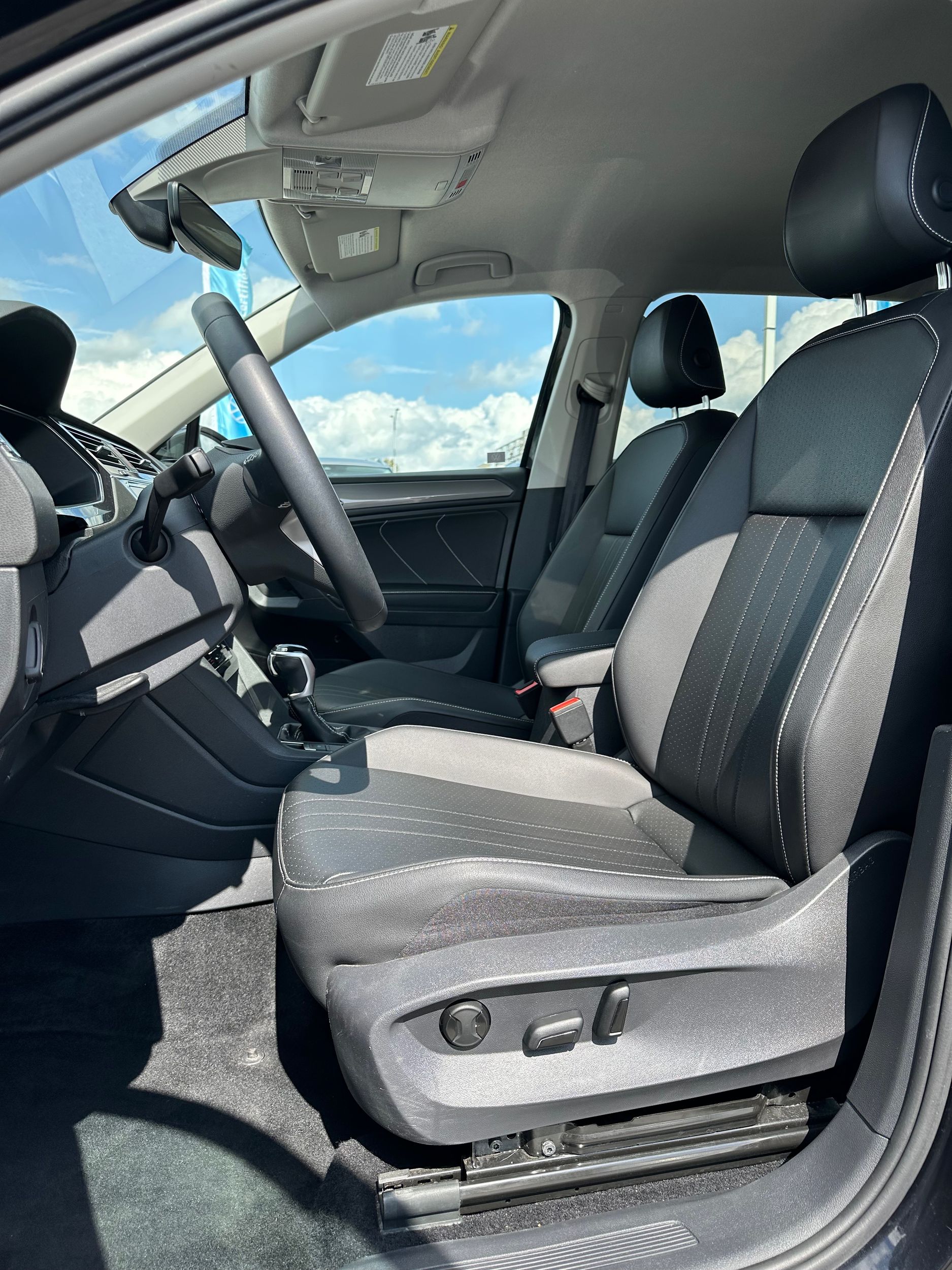 Photo 2023 Volkswagen Tiguan Comfortline #8