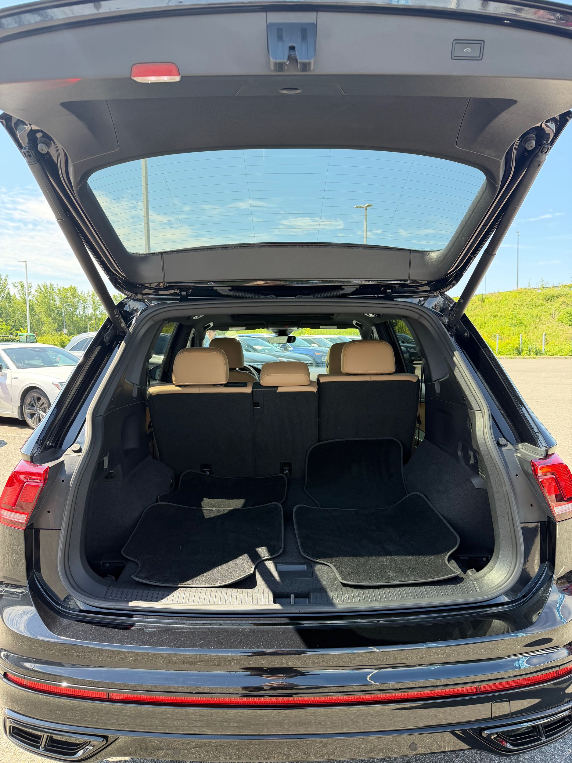 Photo Volkswagen Tiguan Comfortline R-Line Black Edition 2023 #6