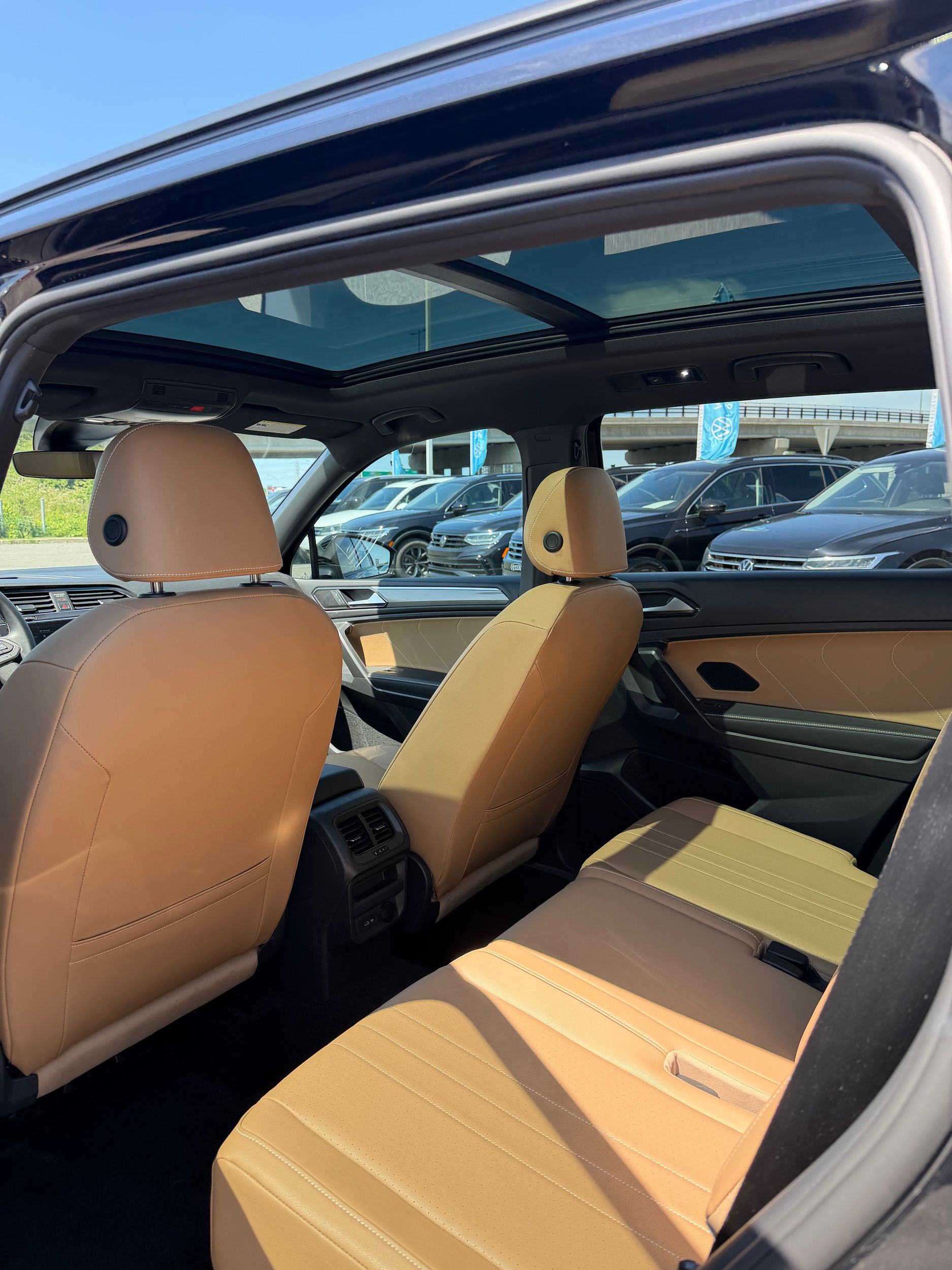 Photo Volkswagen Tiguan Comfortline R-Line Black Edition 2023 #7