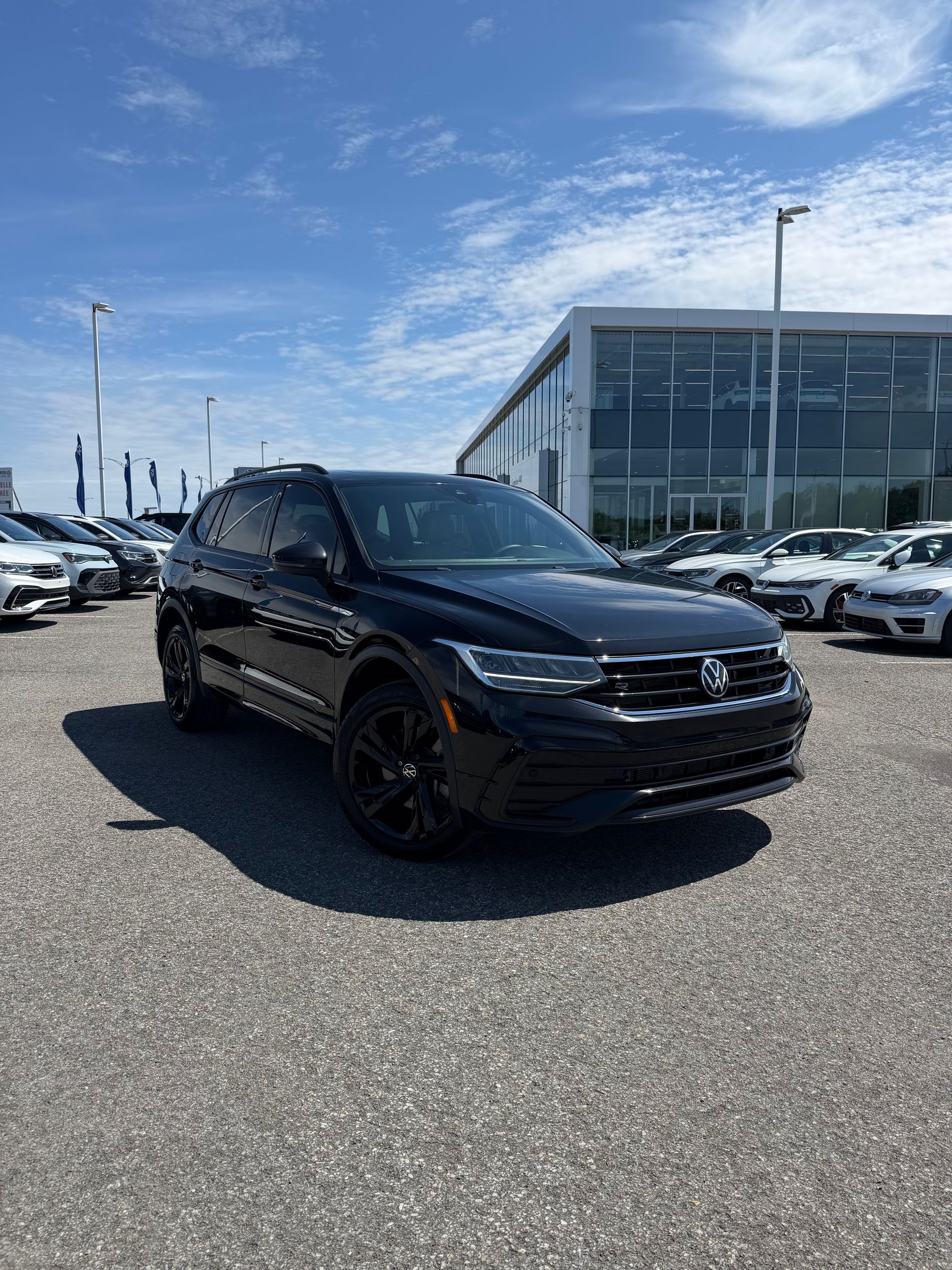 Photo Volkswagen Tiguan Comfortline R-Line Black Edition 2023 #2