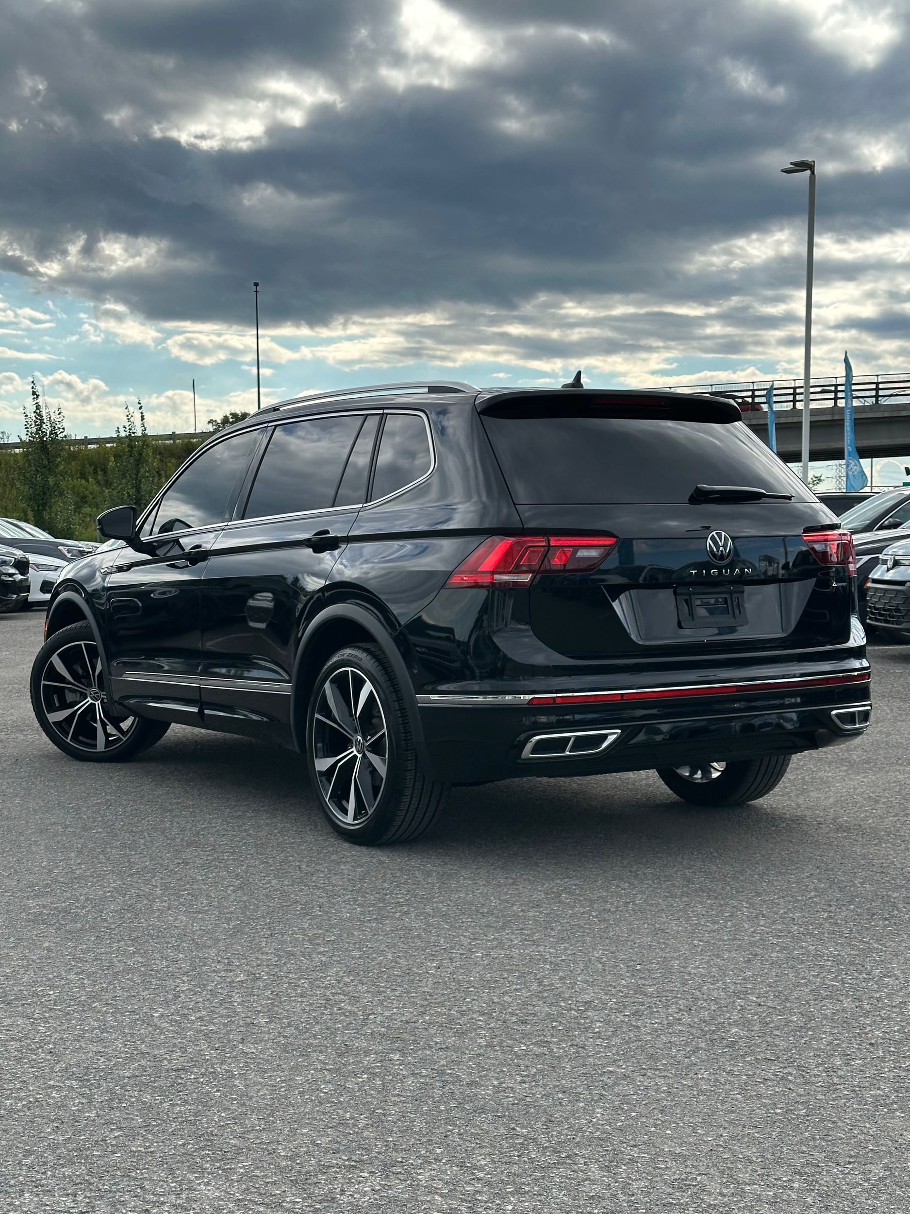 Photo 2023 Volkswagen Tiguan Highline R-Line #4