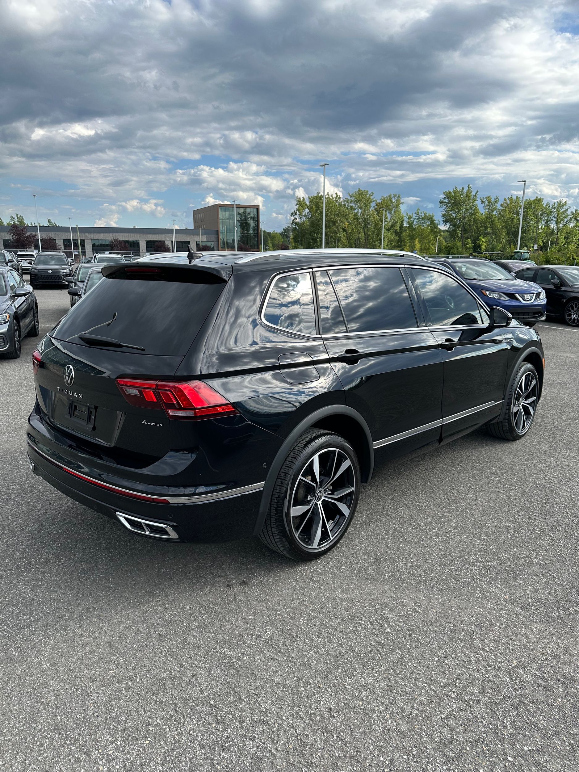 Photo 2023 Volkswagen Tiguan Highline R-Line #6
