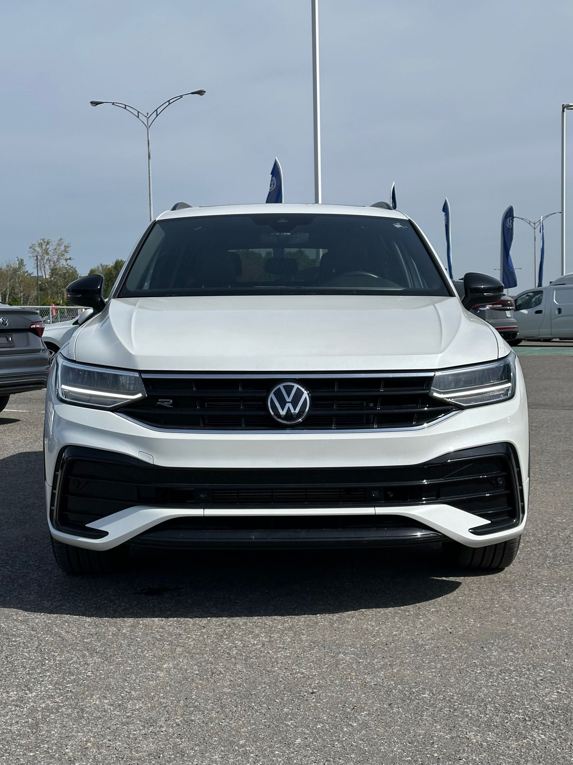 Photo 2023 Volkswagen Tiguan Comfortline R-Line Black Edition #2