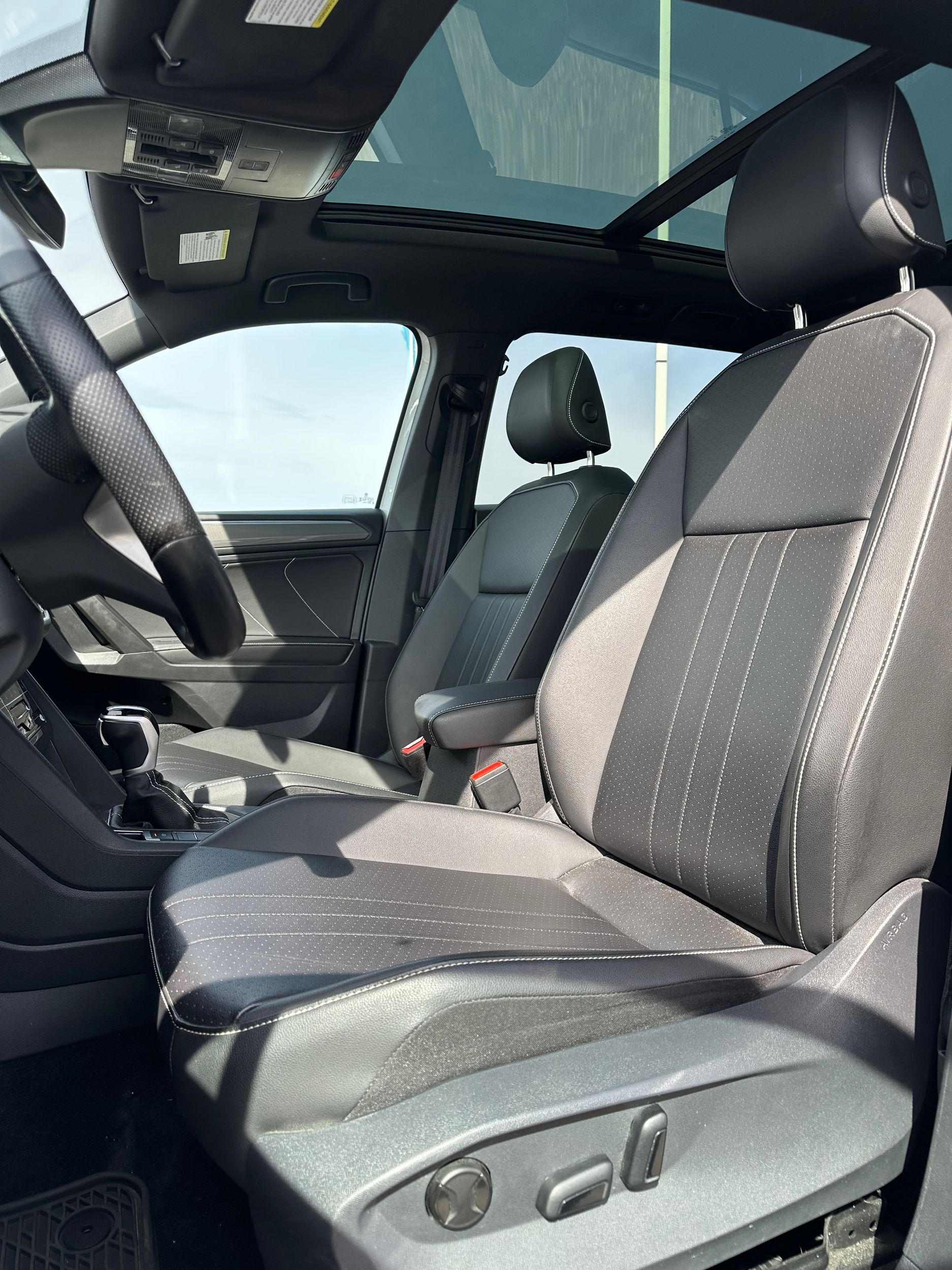 Photo 2023 Volkswagen Tiguan Comfortline R-Line Black Edition #7