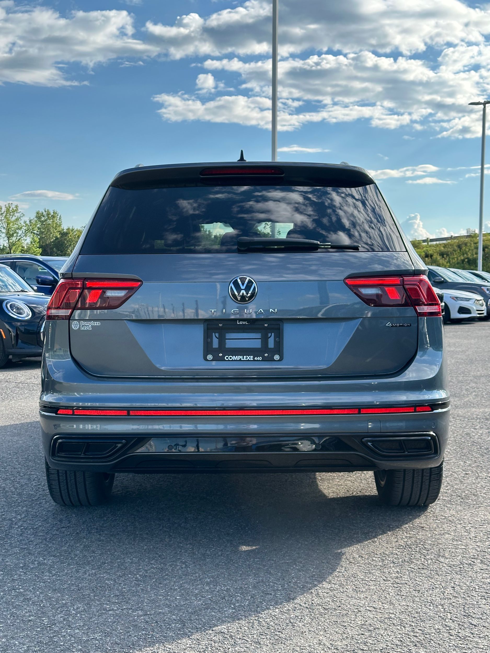 Photo 2024 Volkswagen Tiguan Comfortline R-Line Black Edition #5