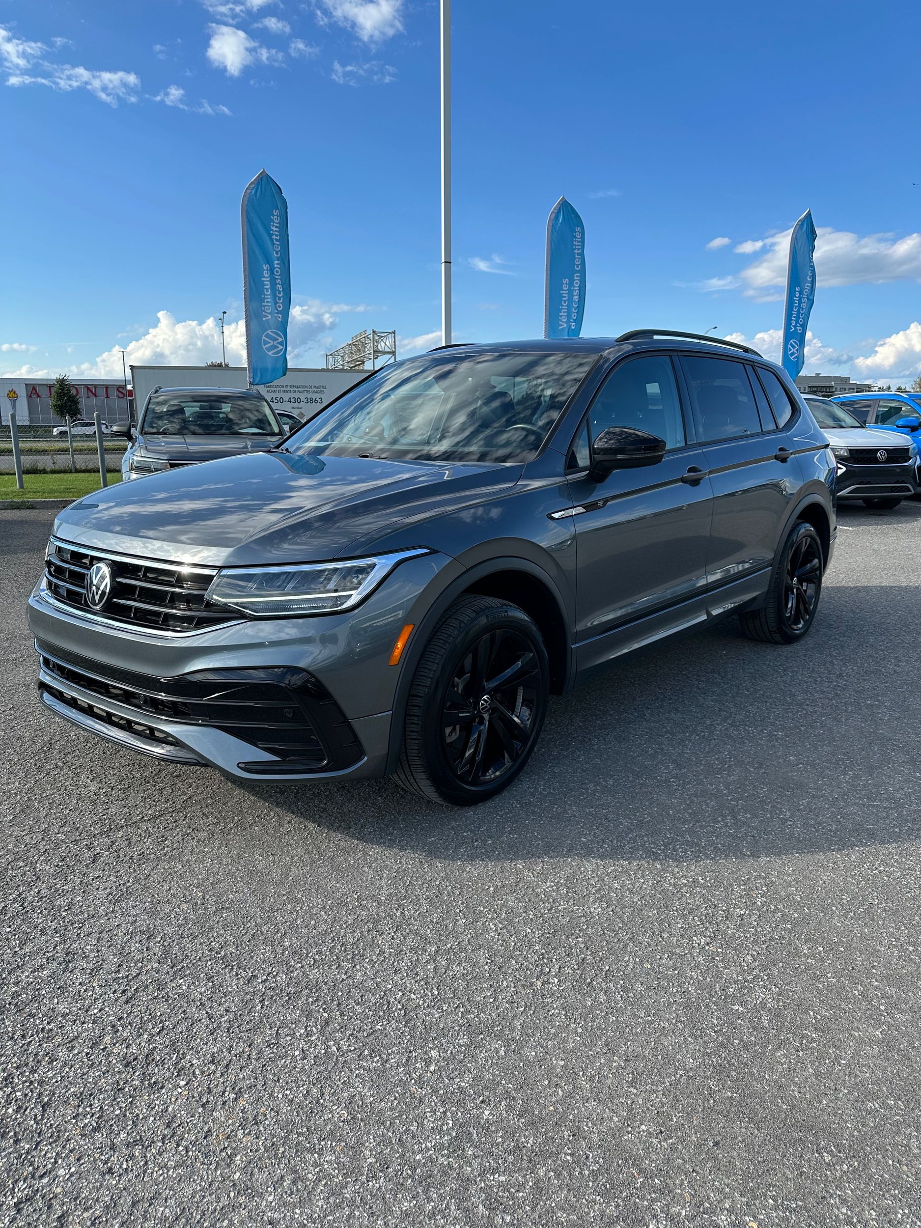 Photo 2024 Volkswagen Tiguan Comfortline R-Line Black Edition #3