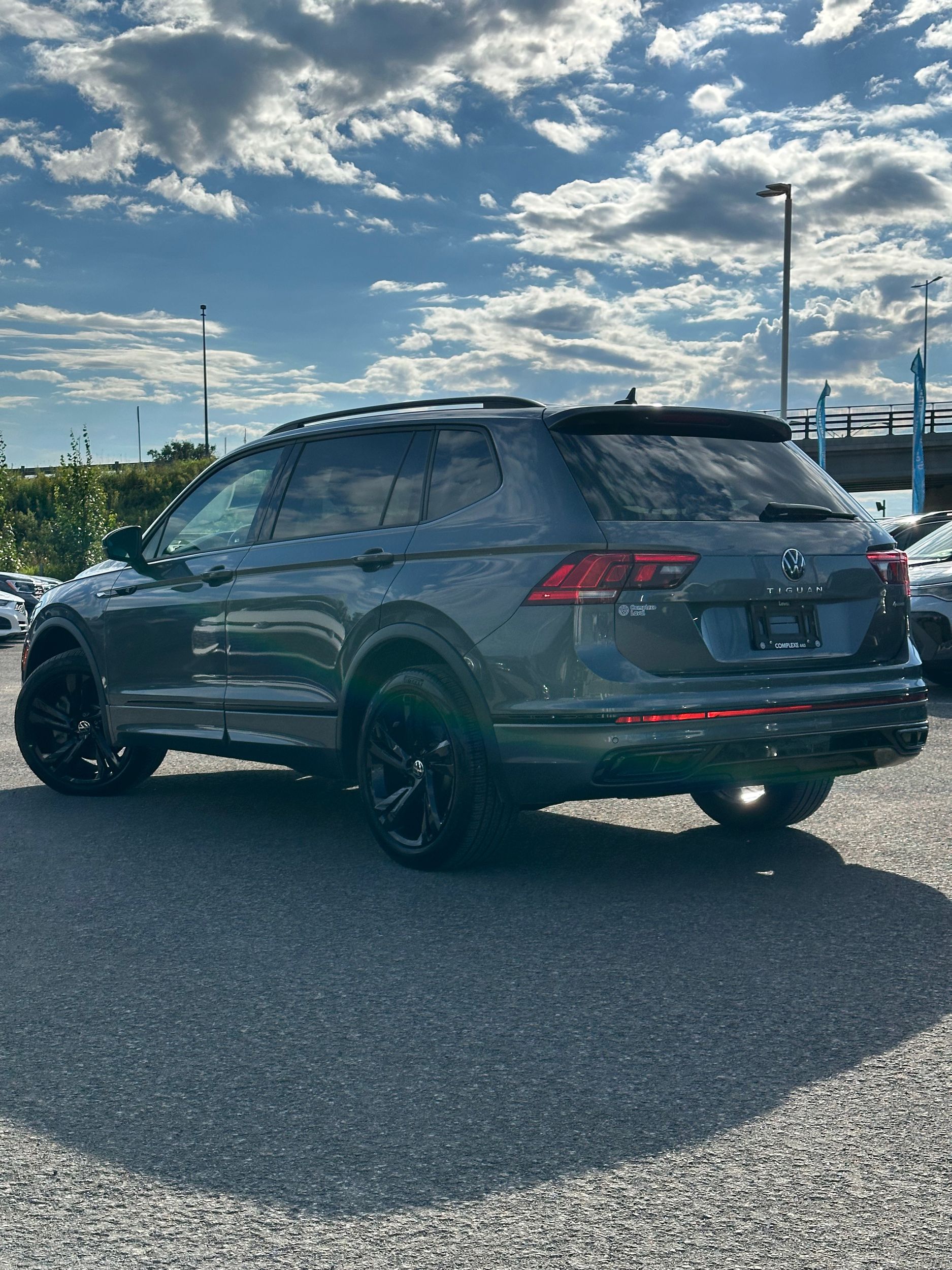 Photo 2024 Volkswagen Tiguan Comfortline R-Line Black Edition #4