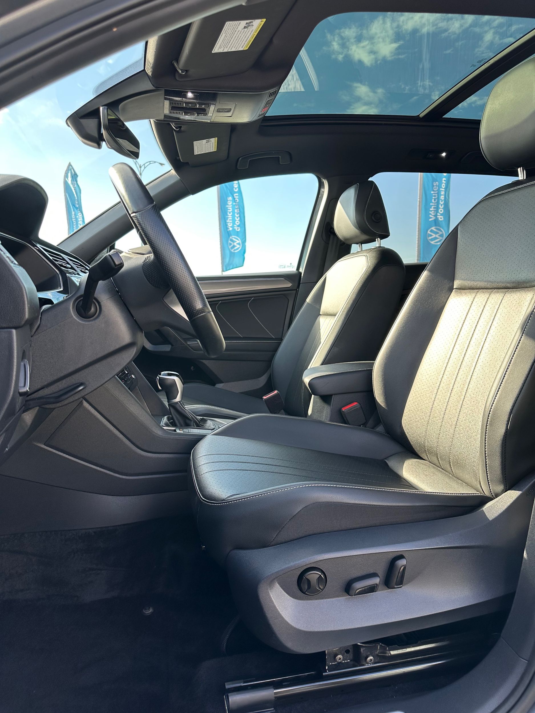 Photo 2024 Volkswagen Tiguan Comfortline R-Line Black Edition #7