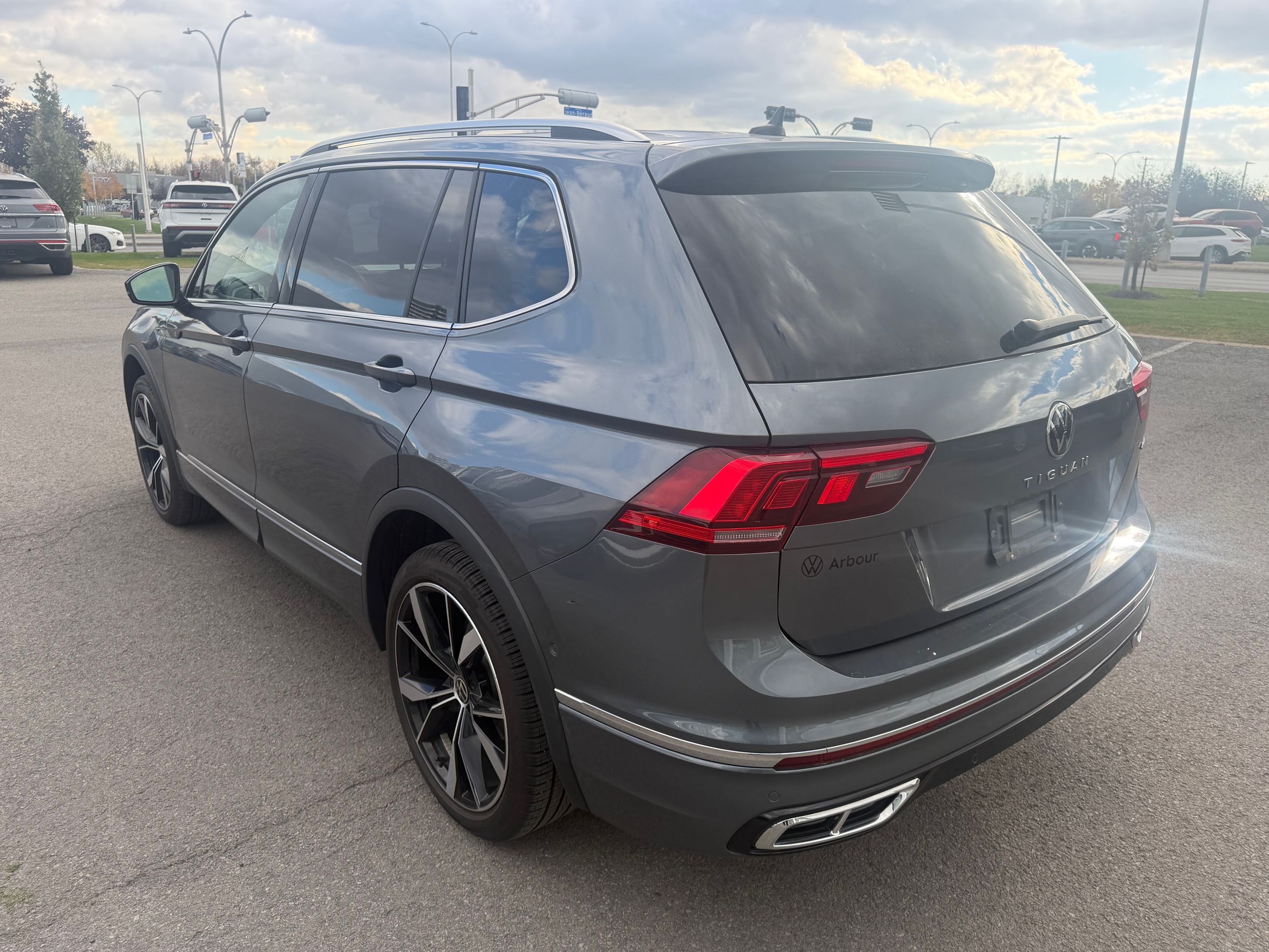 Photo Volkswagen Tiguan Highline R-Line 2024 #5
