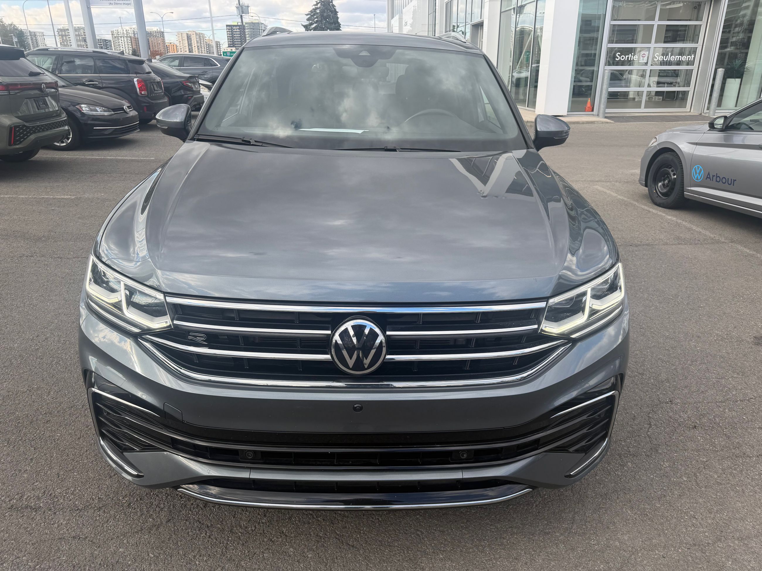Photo Volkswagen Tiguan Highline R-Line 2024 #3