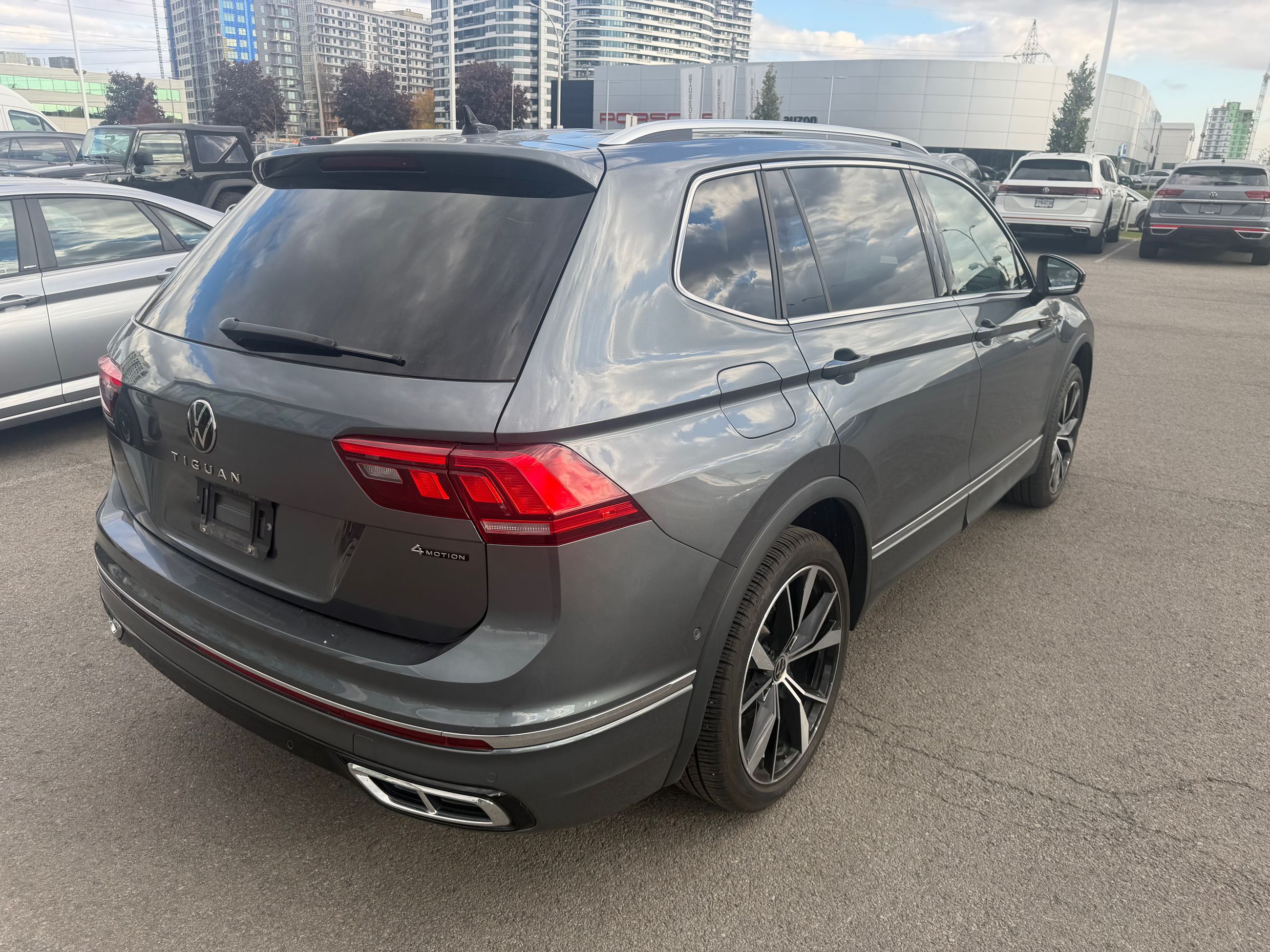 Photo Volkswagen Tiguan Highline R-Line 2024 #7