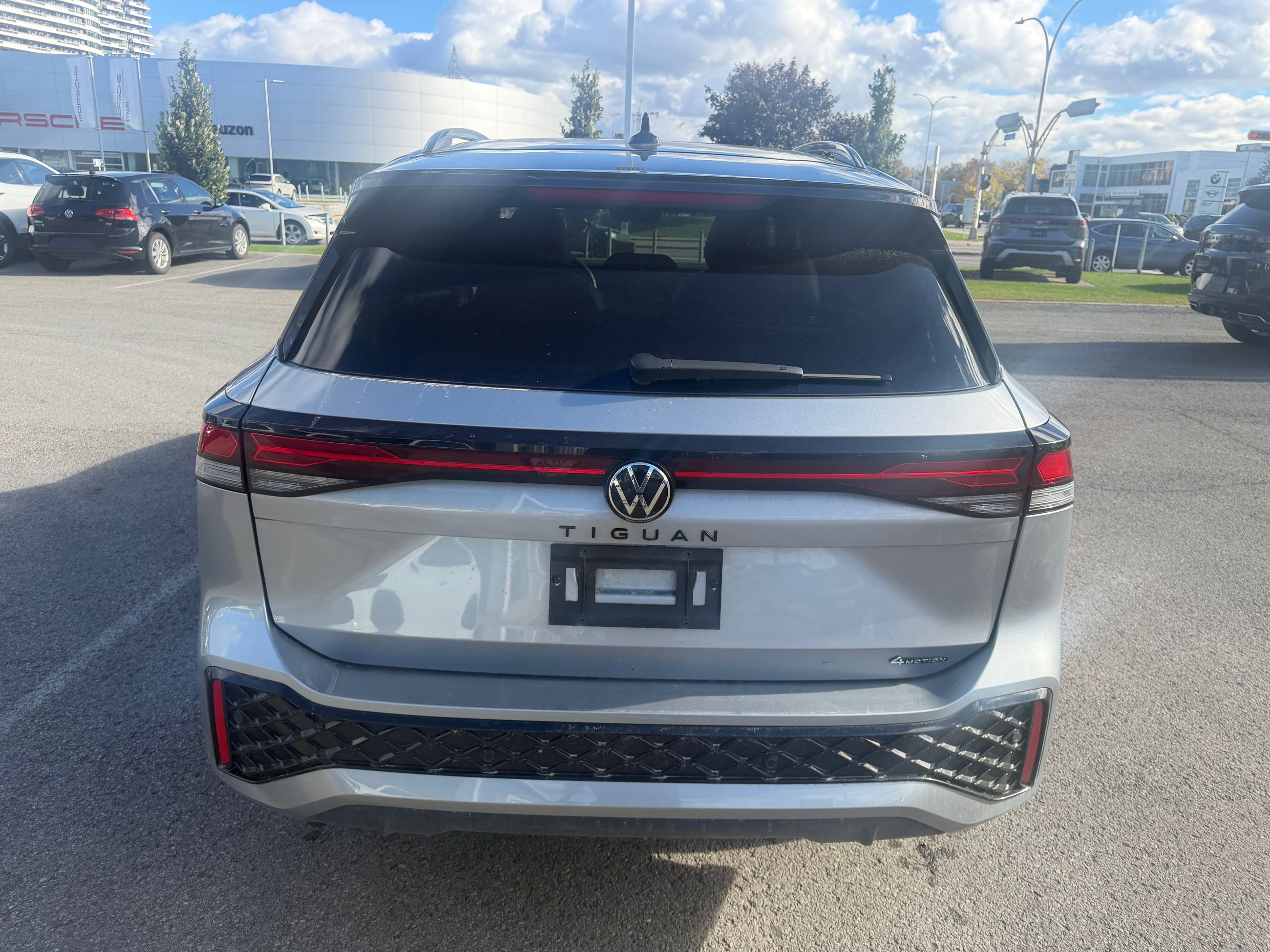 Photo 2026 Volkswagen Tiguan Comfortline R-Line Black Edition #7