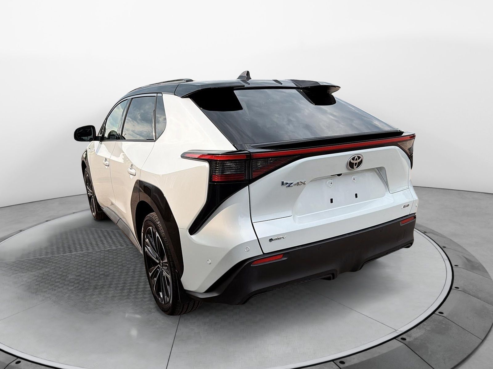 Toyota bZ4X XLE 2024 — photo 4