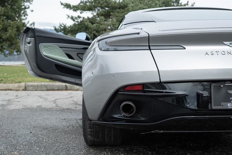 Aston Martin DB12  2024 à Vancouver, Colombie-Britannique