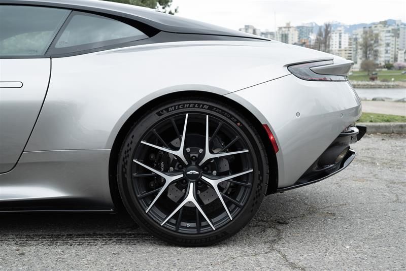 Aston Martin DB12  2024 à Vancouver, Colombie-Britannique