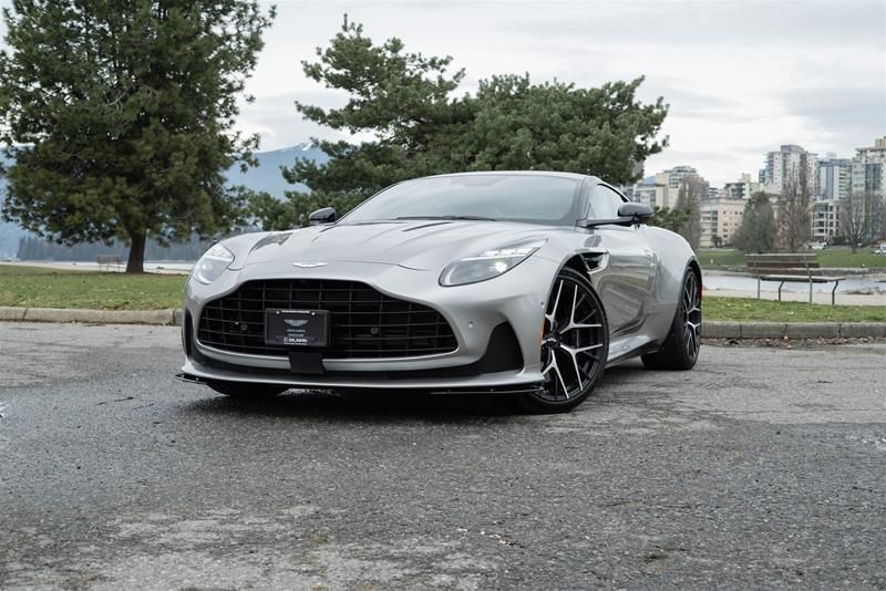 Aston Martin DB12  2024 à Vancouver, Colombie-Britannique