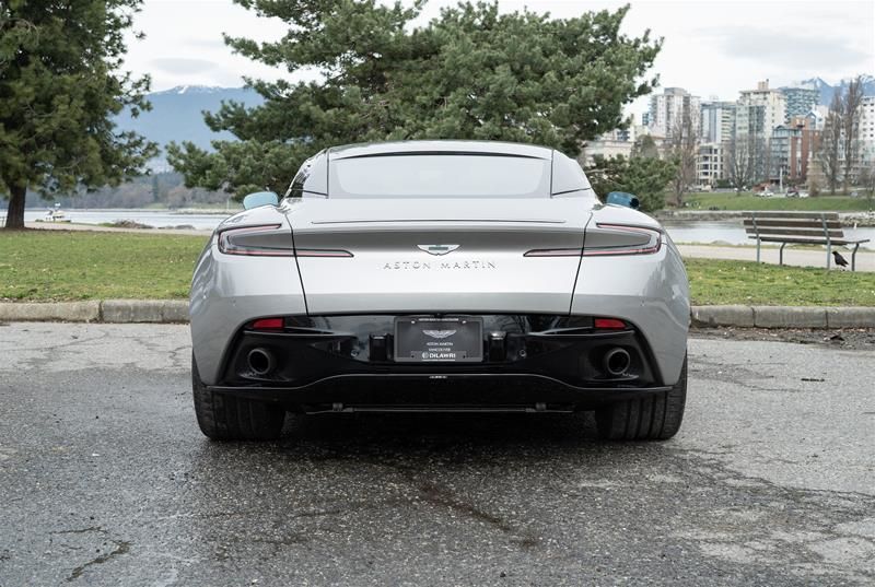 Aston Martin DB12  2024 à Vancouver, Colombie-Britannique