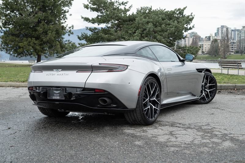 Aston Martin DB12  2024 à Vancouver, Colombie-Britannique