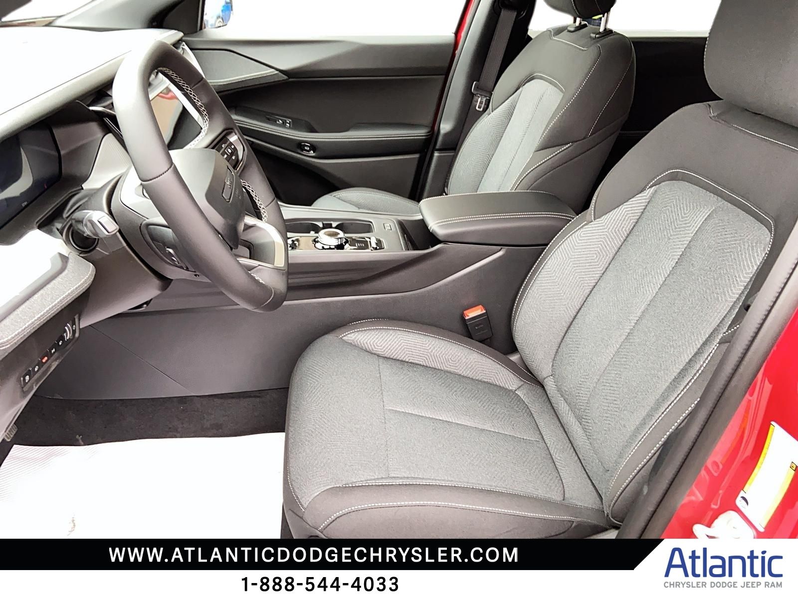 Photo 2026 Jeep Cherokee LAREDO #8