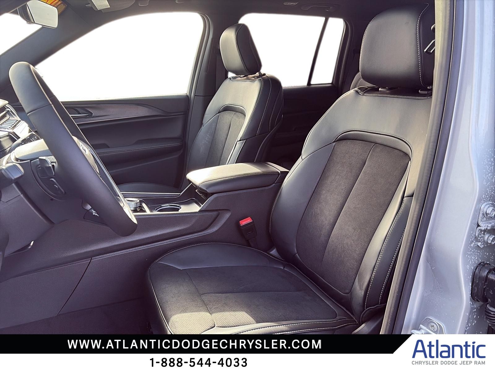 Photo Jeep Grand Cherokee LAREDO ALTITUDE 2025 #7