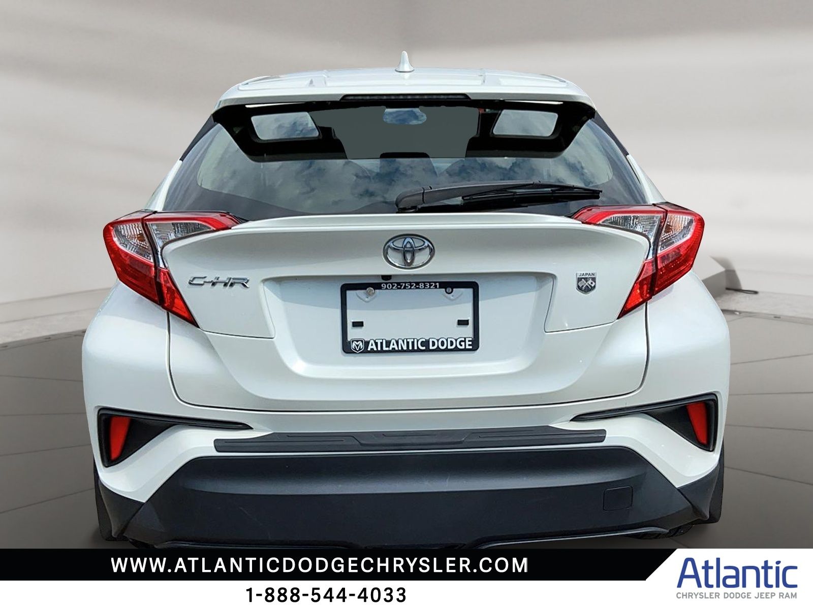 Photo 2021 Toyota C-HR XLE Premium #3