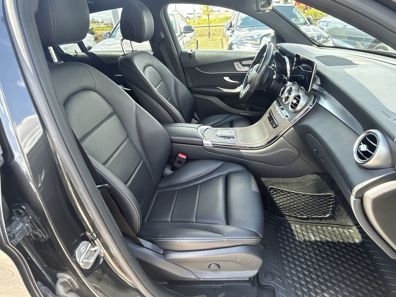 Mercedes-Benz GLC300  2020 à Barrie, Ontario