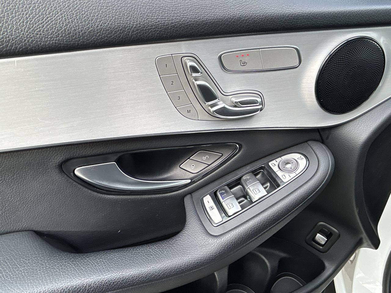 2022 Mercedes-Benz GLC300 in Barrie, Ontario