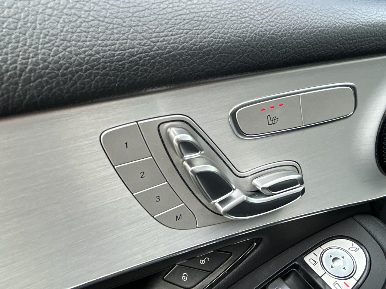 2022 Mercedes-Benz GLC300 in Barrie, Ontario