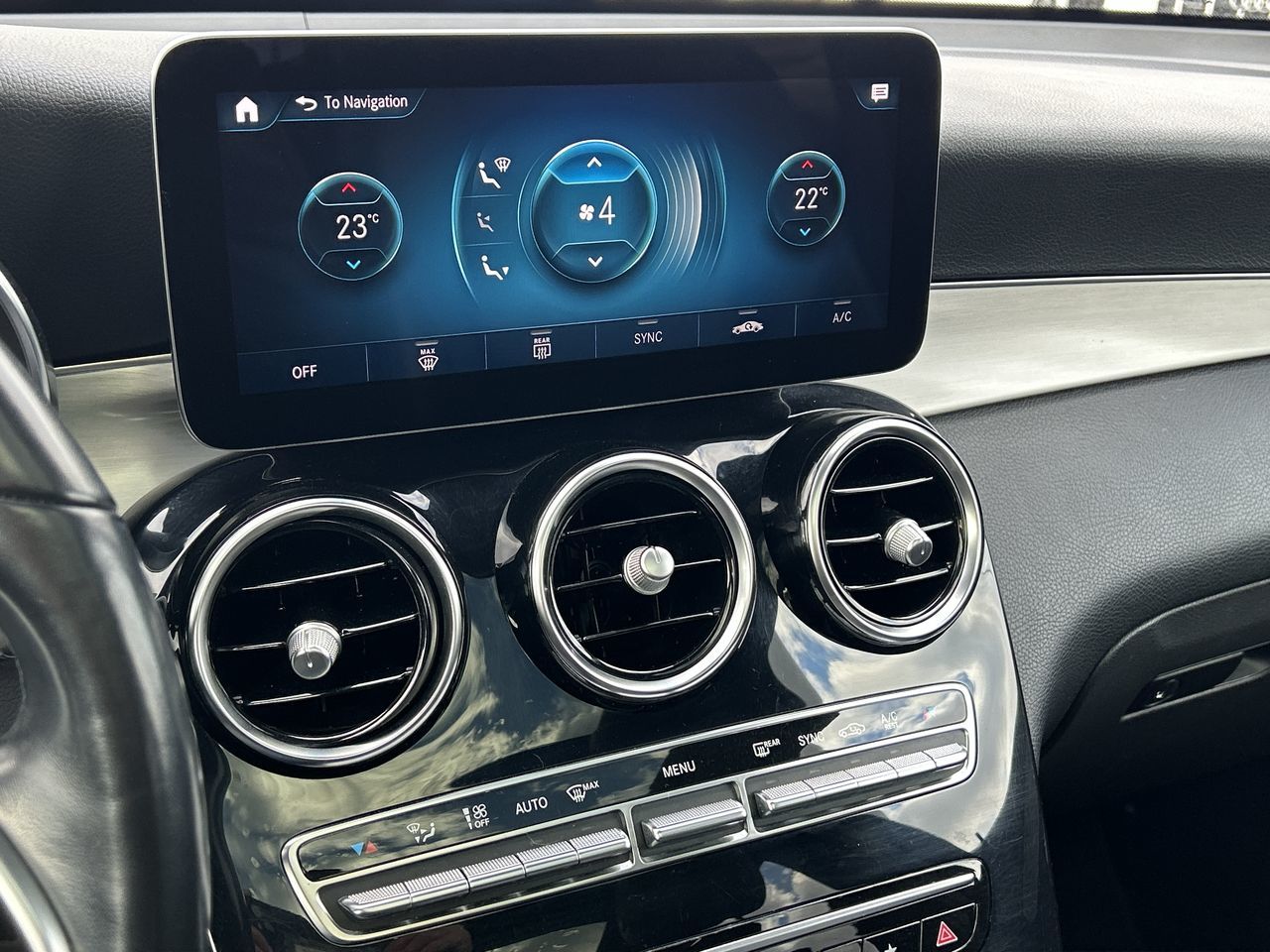 2022 Mercedes-Benz GLC300 in Barrie, Ontario