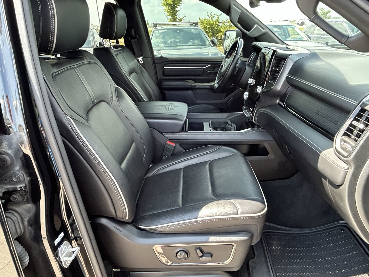 2022 Ram RAM 1500 Crew Cab 4x4 (dt) in Barrie, Ontario