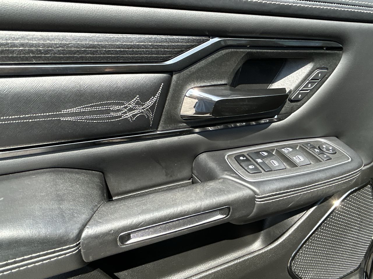 2022 Ram RAM 1500 Crew Cab 4x4 (dt) in Barrie, Ontario