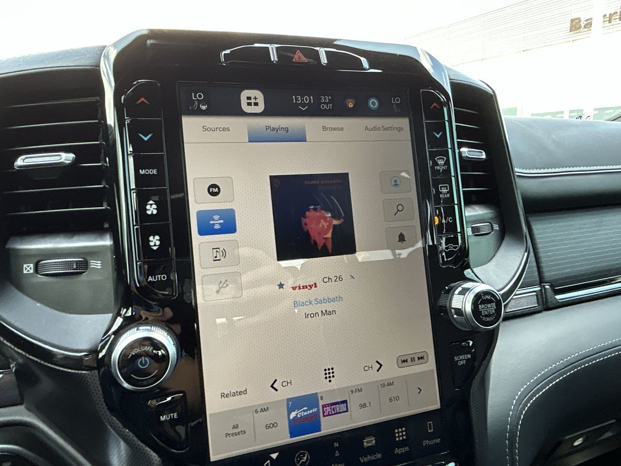 2022 Ram RAM 1500 Crew Cab 4x4 (dt) in Barrie, Ontario