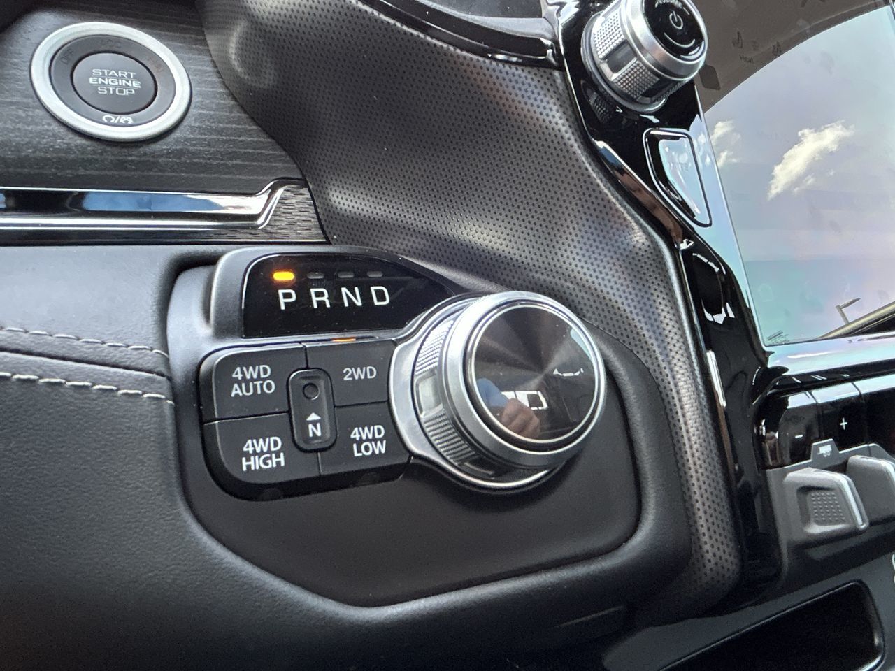 2022 Ram RAM 1500 Crew Cab 4x4 (dt) in Barrie, Ontario