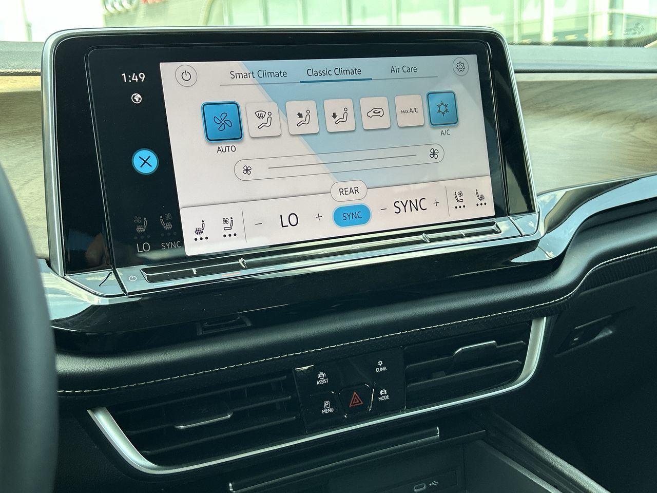 2024 Volkswagen Atlas in Barrie, Ontario