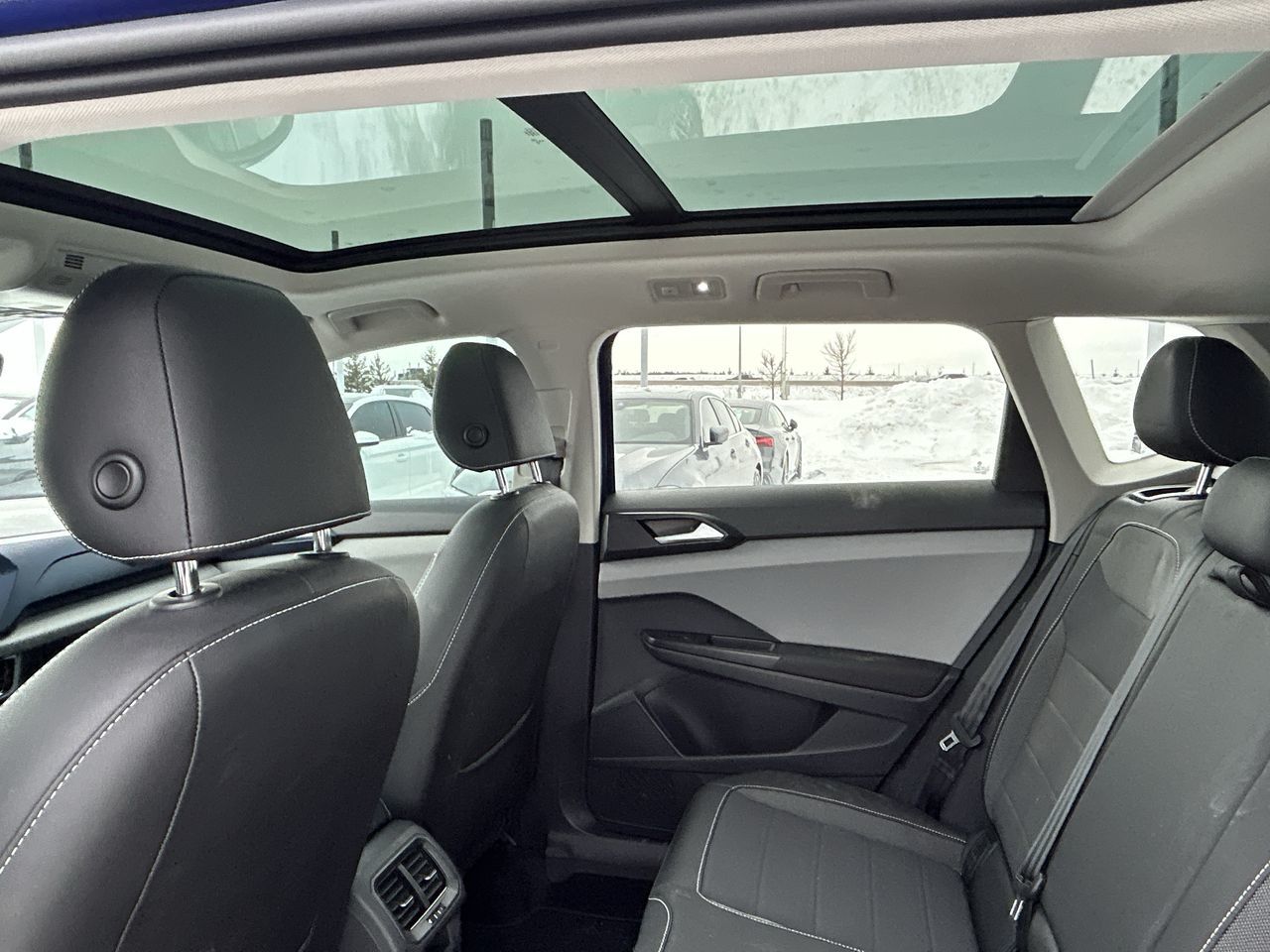 Volkswagen Taos  2023 à Barrie, Ontario