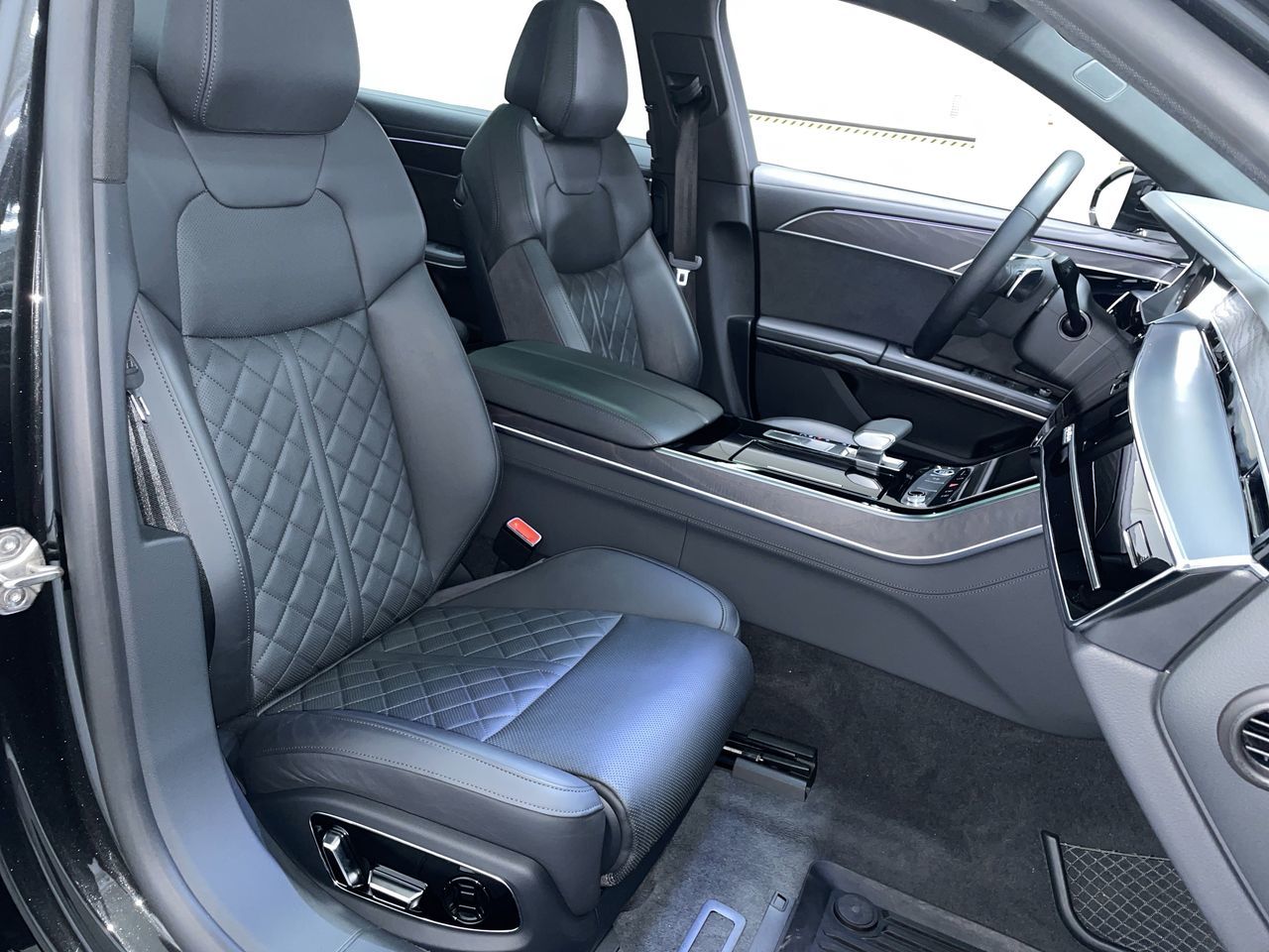 Audi A8  2022 à Vancouver, Colombie-Britannique